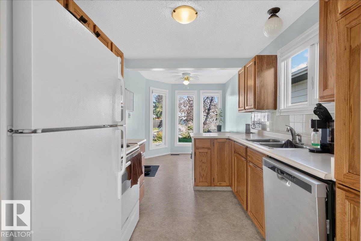 15228 84 St Nw Property Photo 4