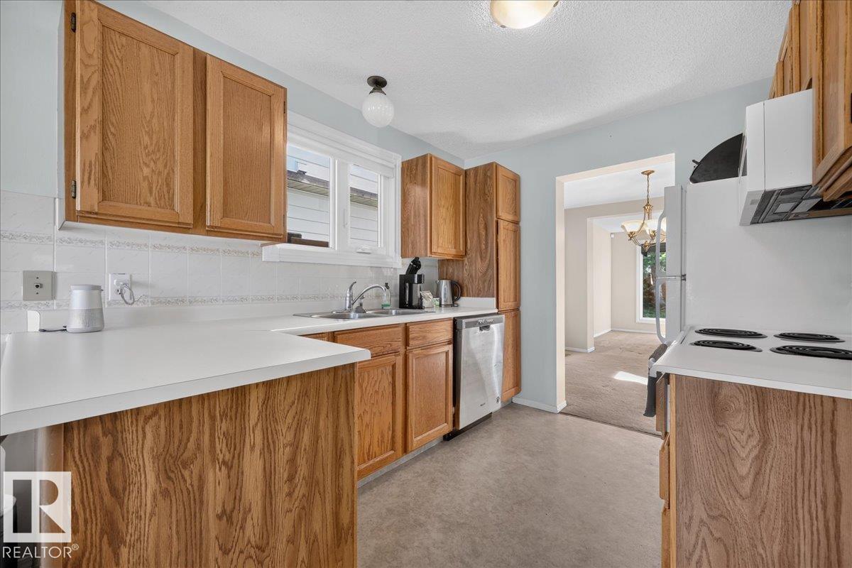 15228 84 St Nw Property Photo 7