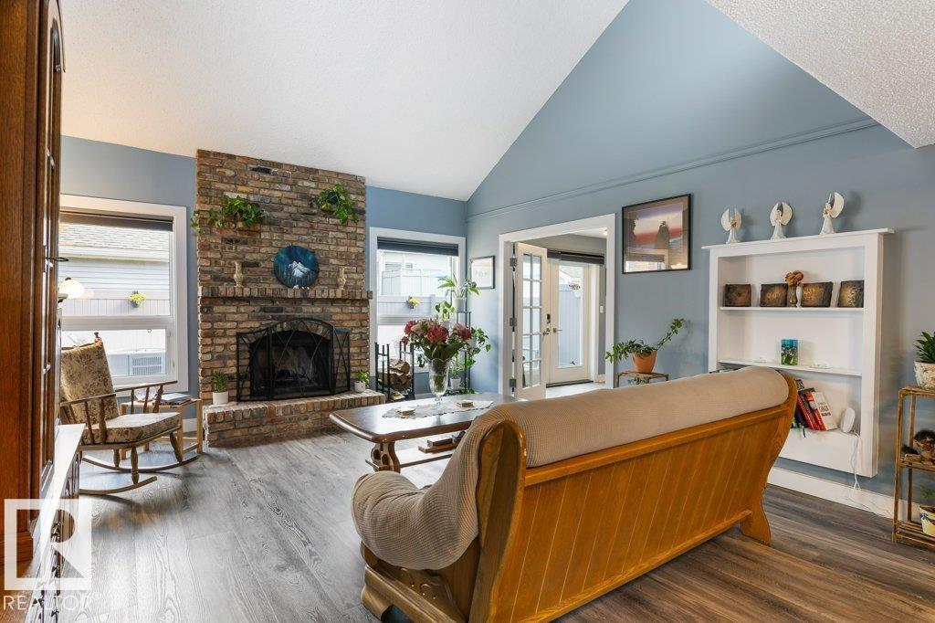 7 Whiteoaks Es Property Photo 1