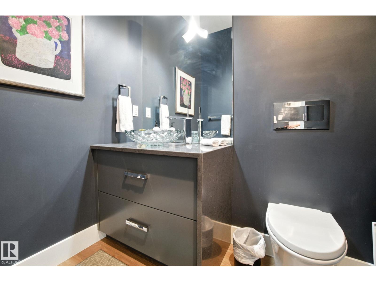 11823 Saskatchewan Dr Nw Property Photo 32