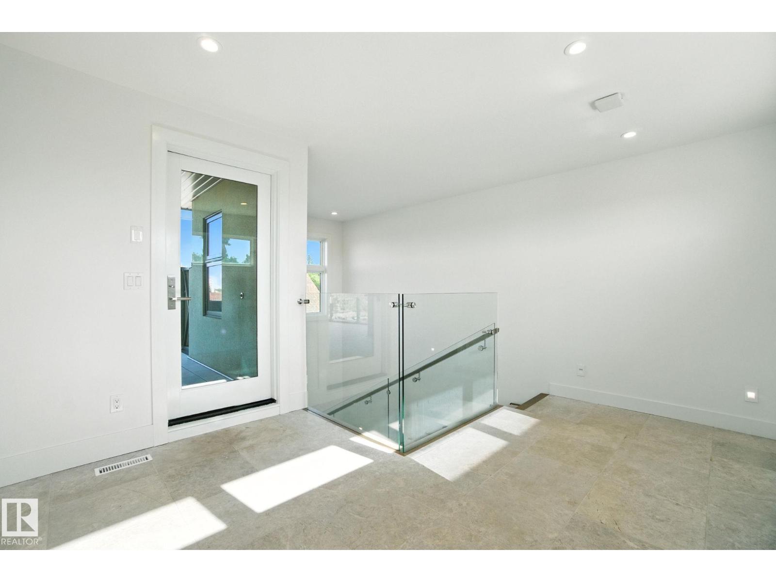 11823 Saskatchewan Dr Nw Property Photo 61
