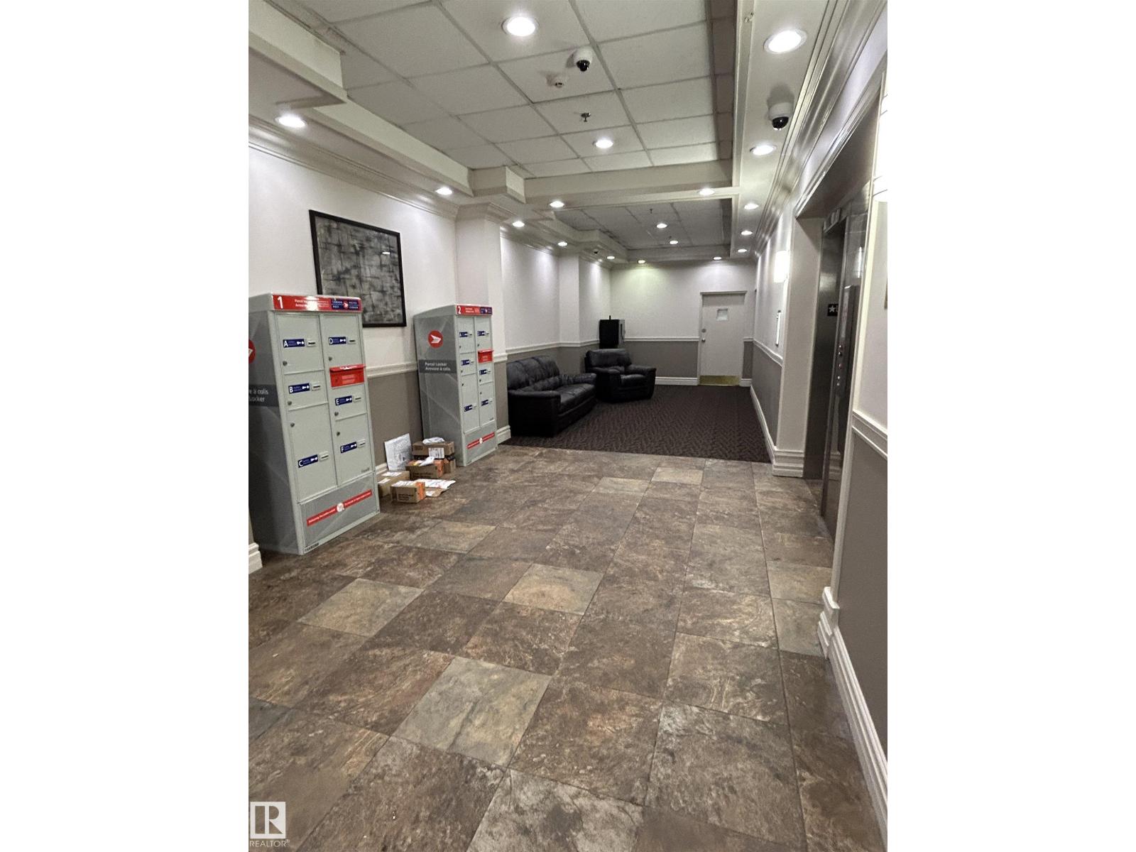 #714 10160 114 St Nw Property Photo 11