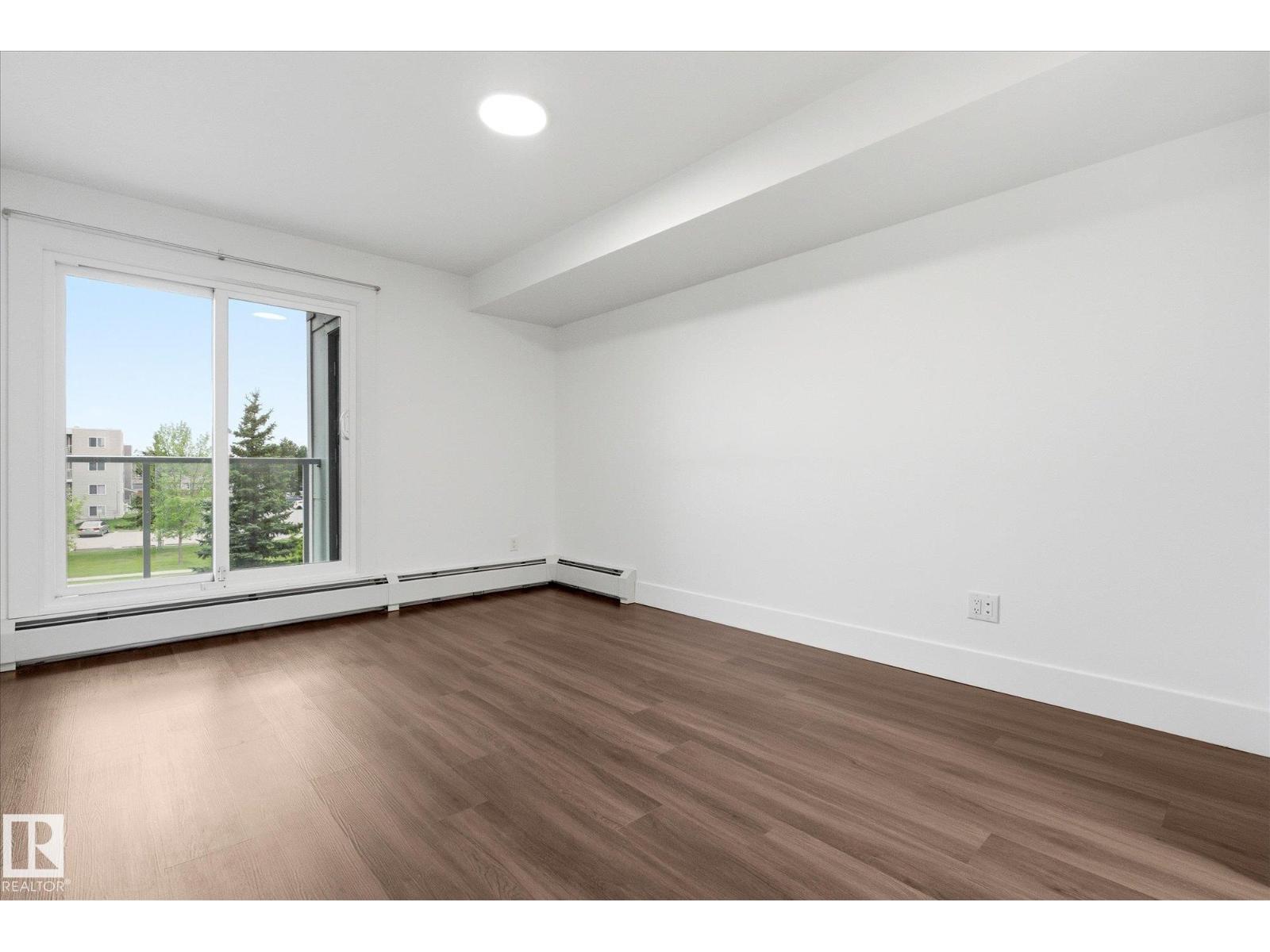 #302 9504 182 St Nw Property Photo 17
