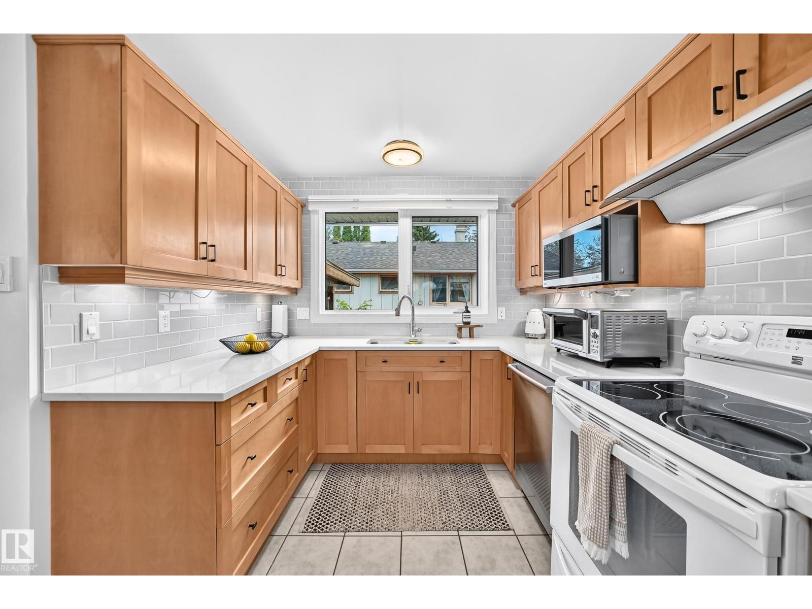 16406 87a Av Nw Property Photo 6