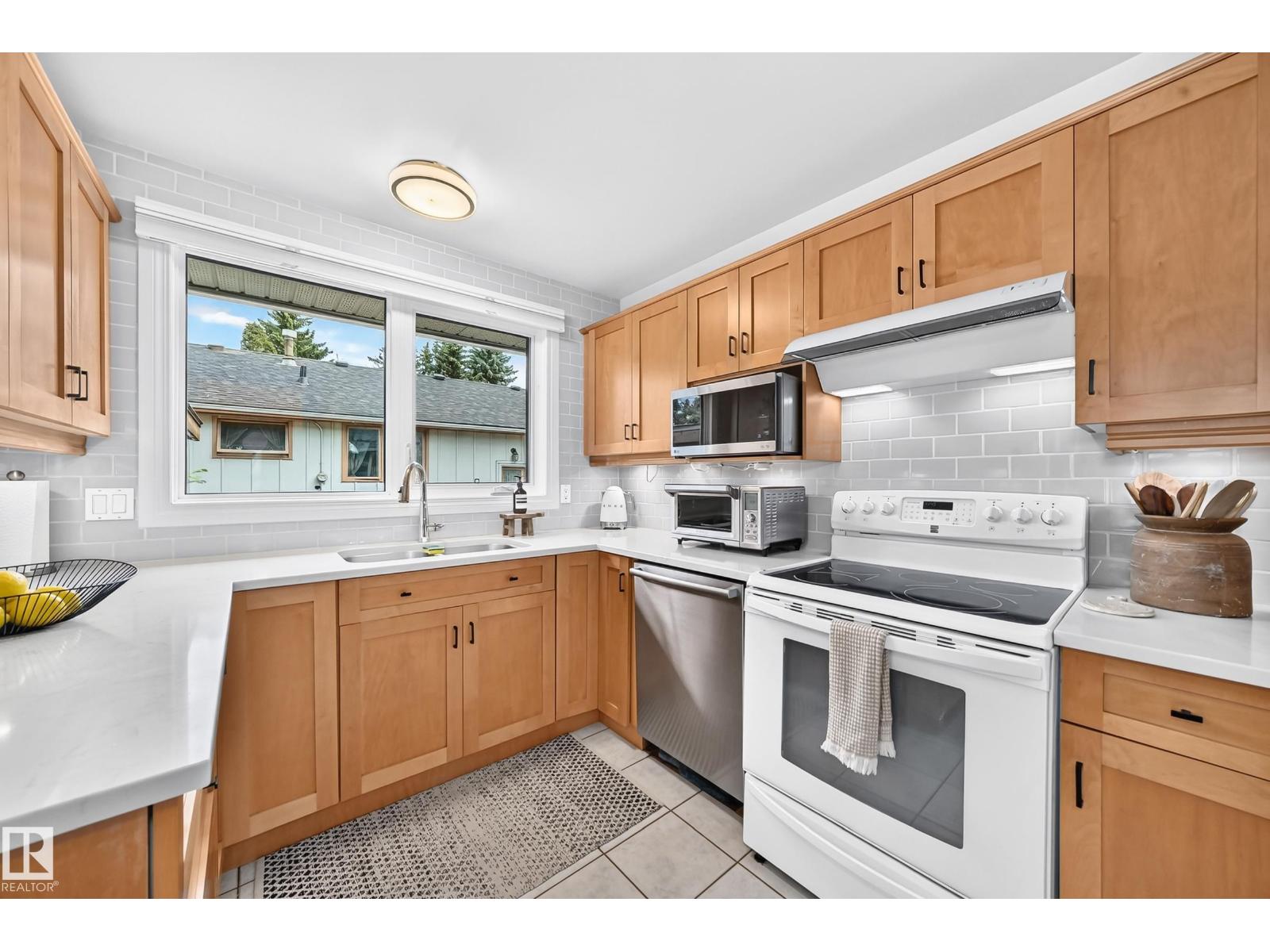 16406 87a Av Nw Property Photo 7