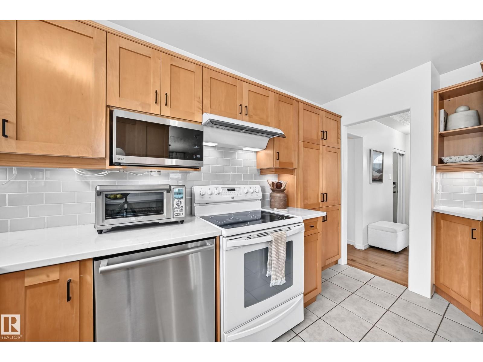 16406 87a Av Nw Property Photo 8