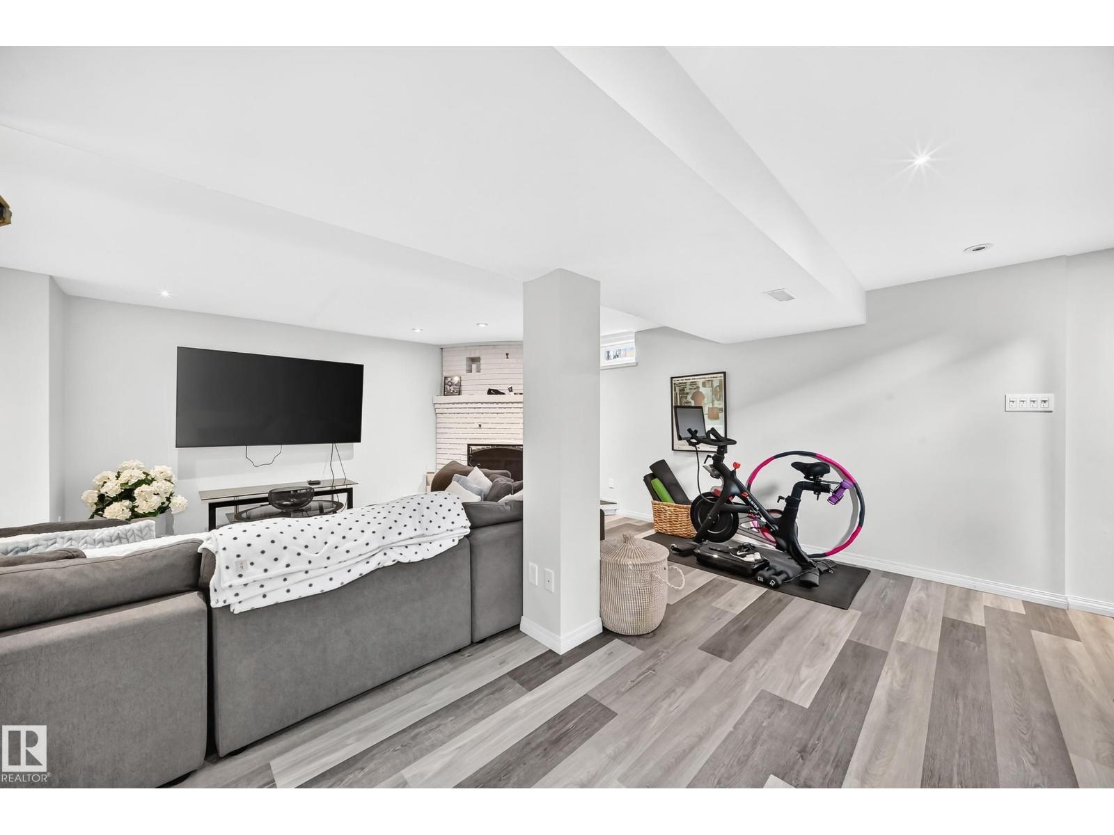 16406 87a Av Nw Property Photo 36