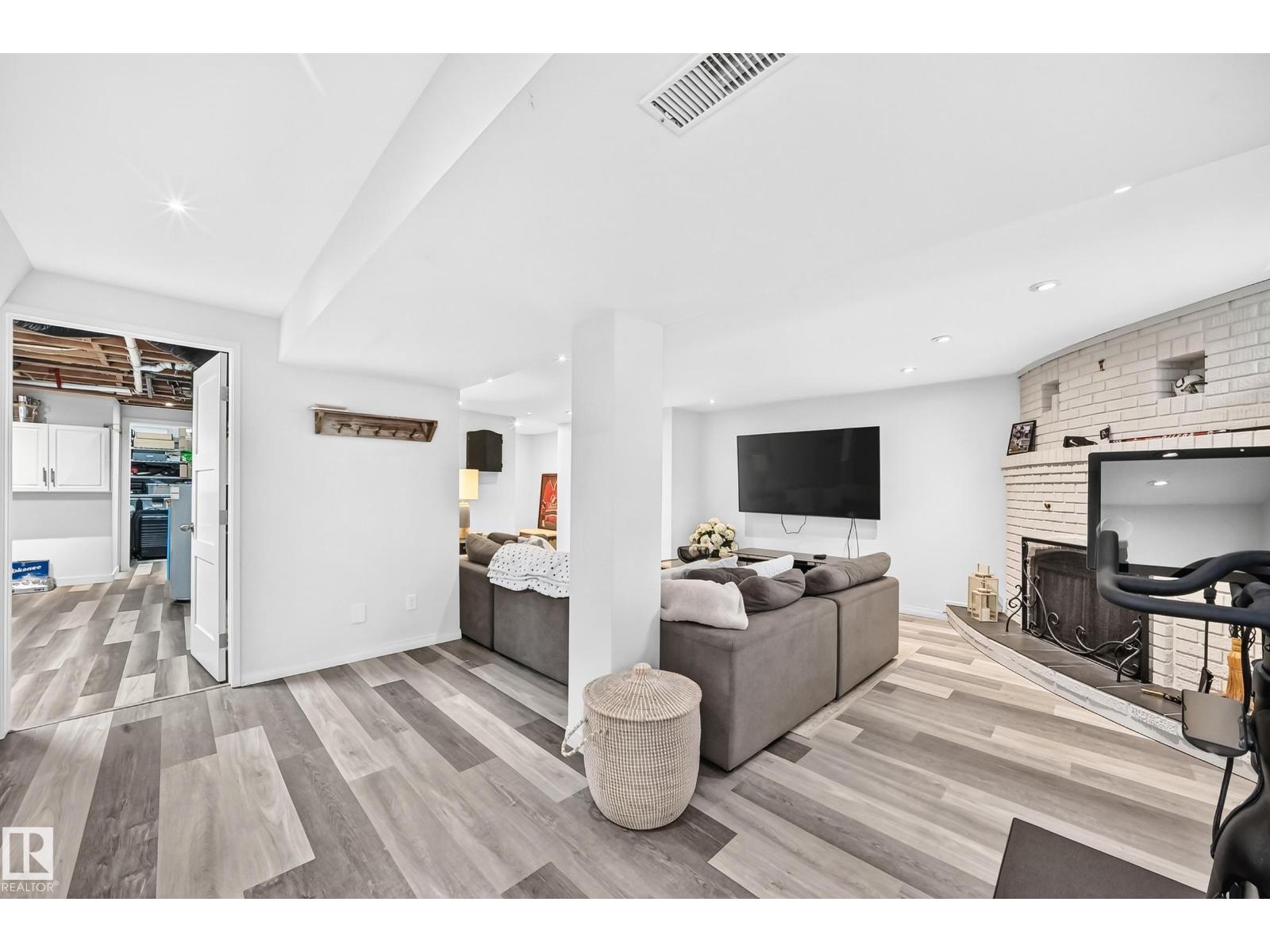 16406 87a Av Nw Property Photo 37