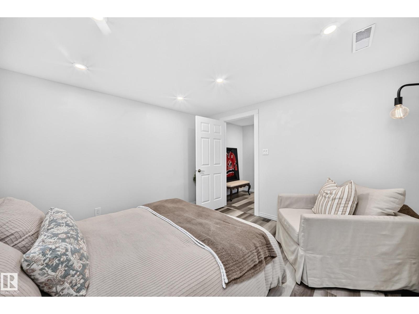 16406 87a Av Nw Property Photo 41