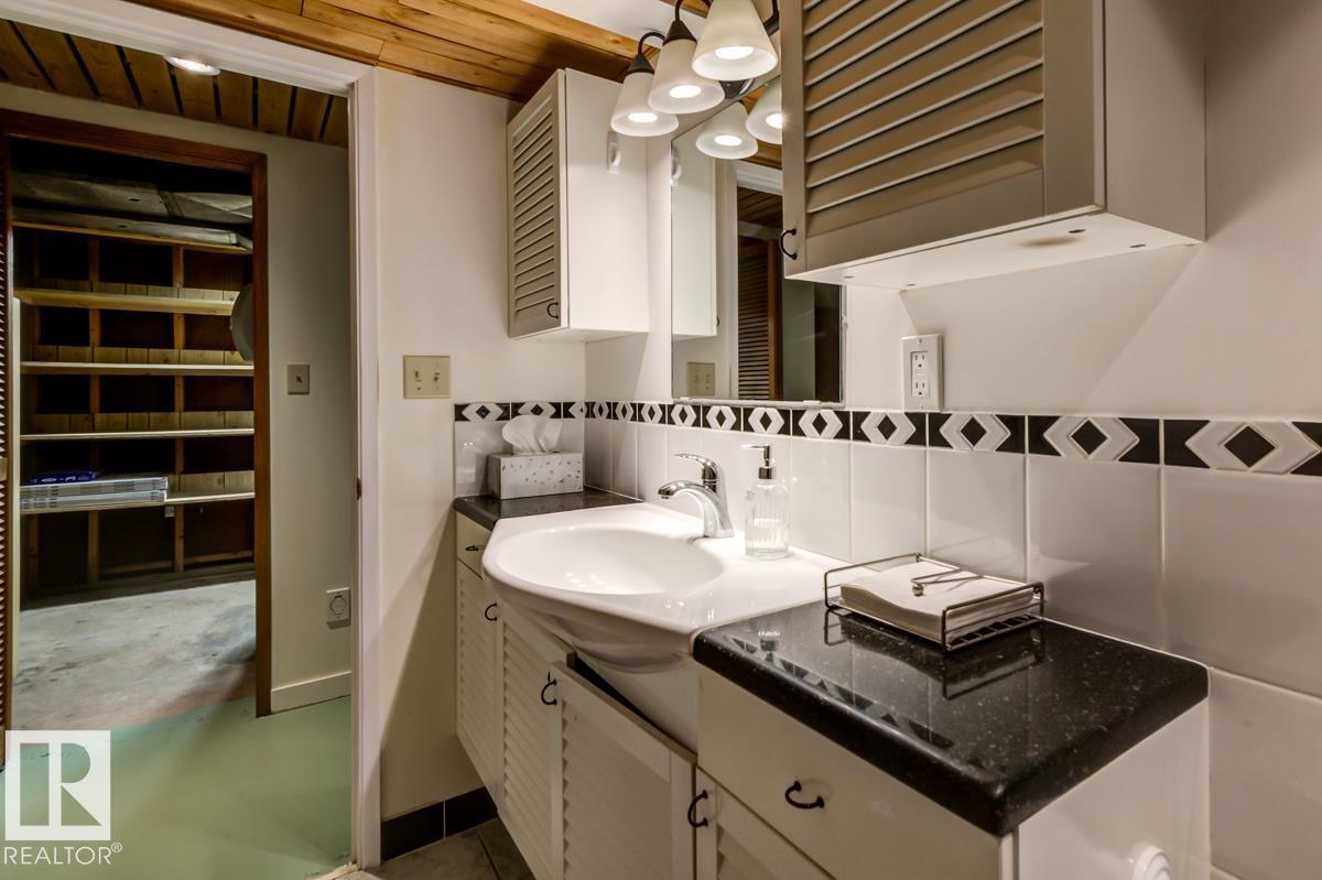 10514 127 Street Nw Property Photo 46