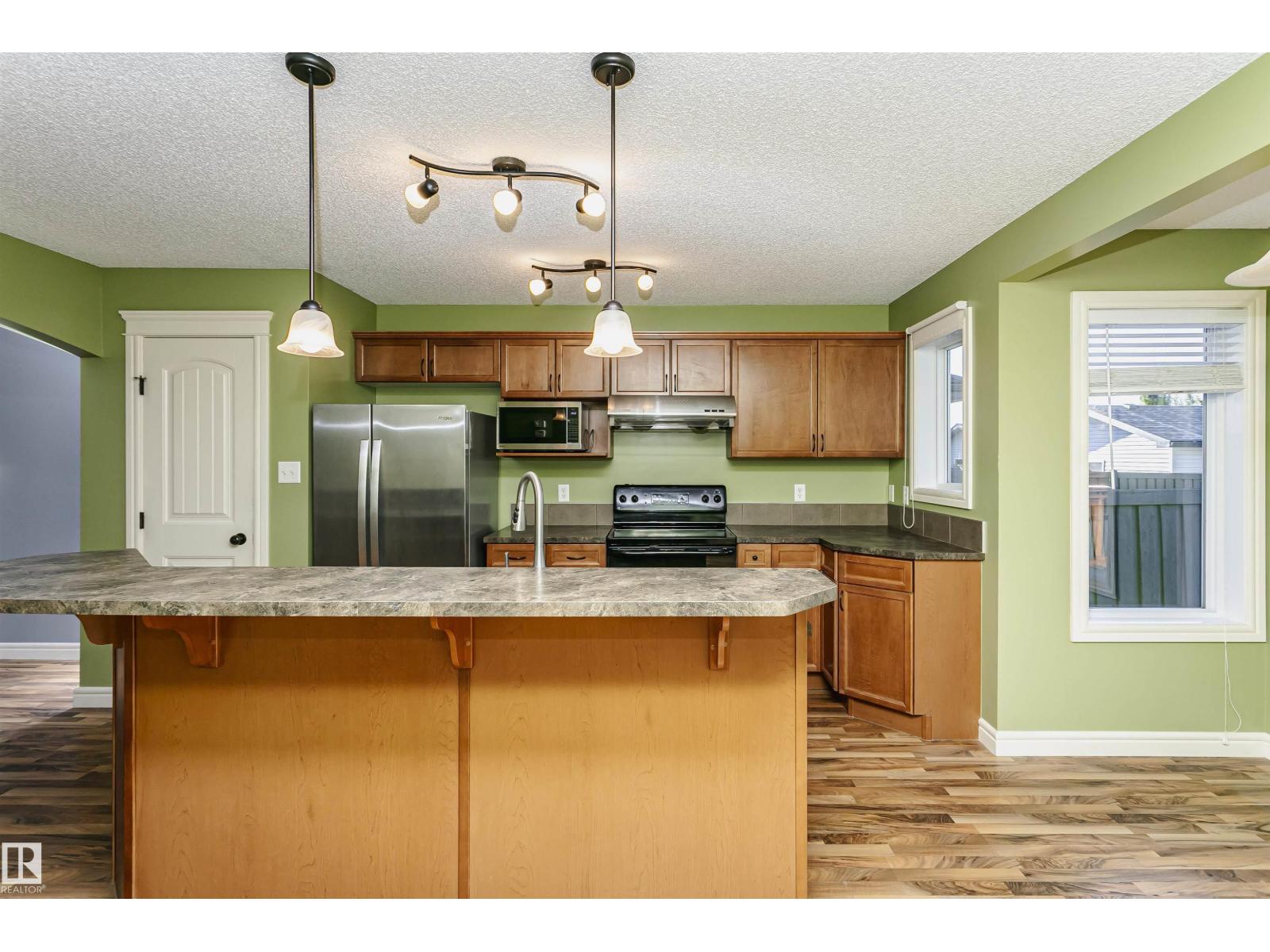 12051 18 Av Sw Sw Property Photo 10