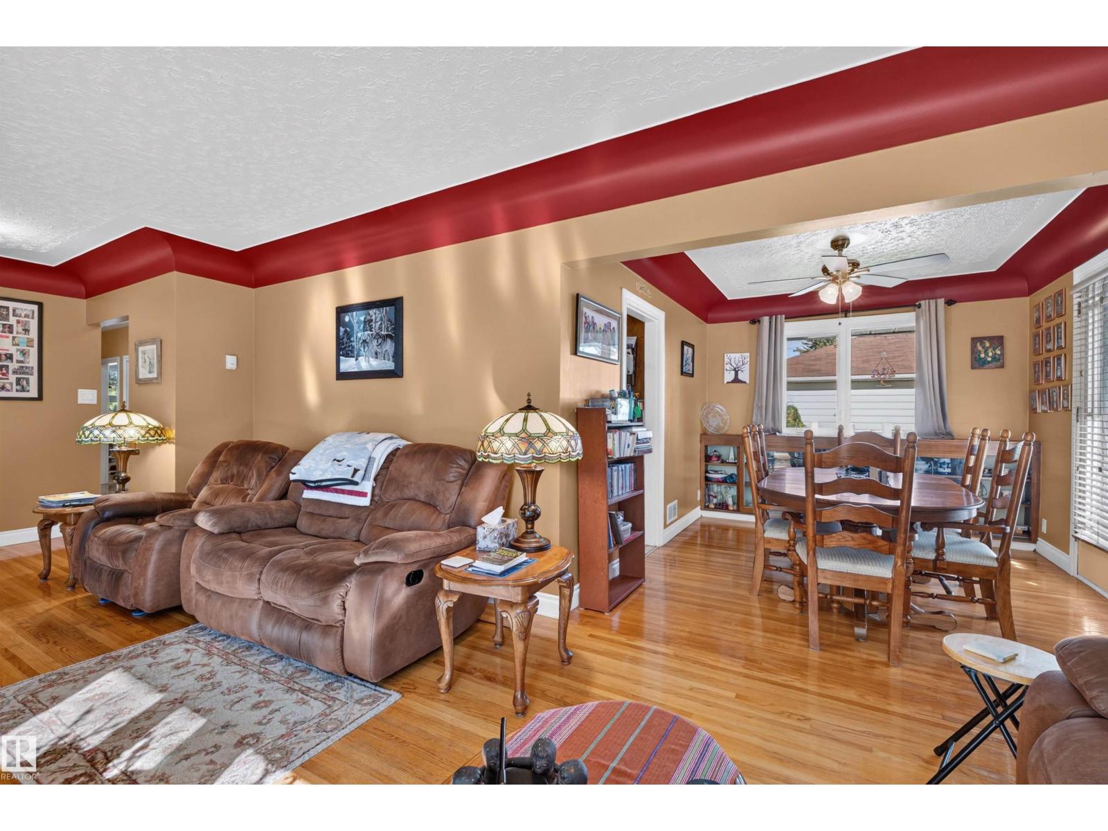5404 52 Av Property Photo 8