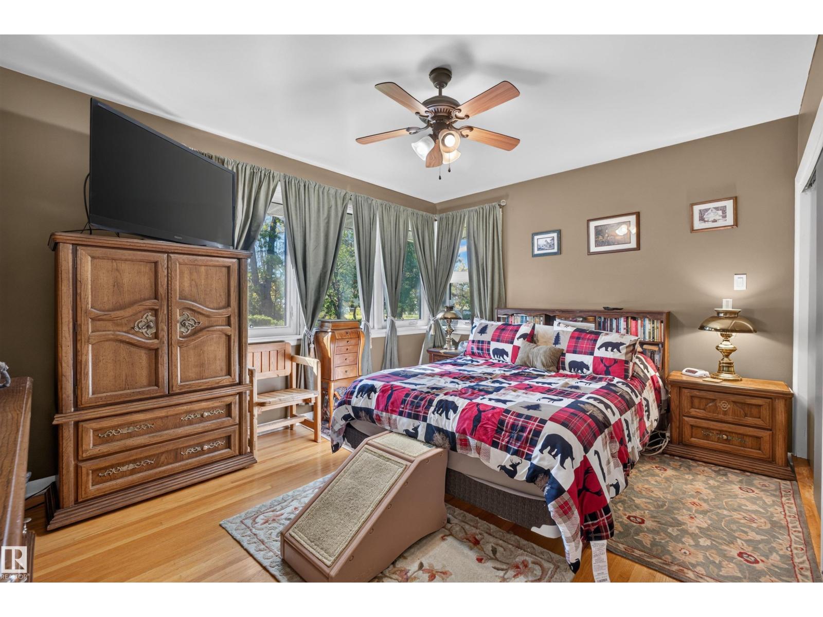 5404 52 Av Property Photo 14