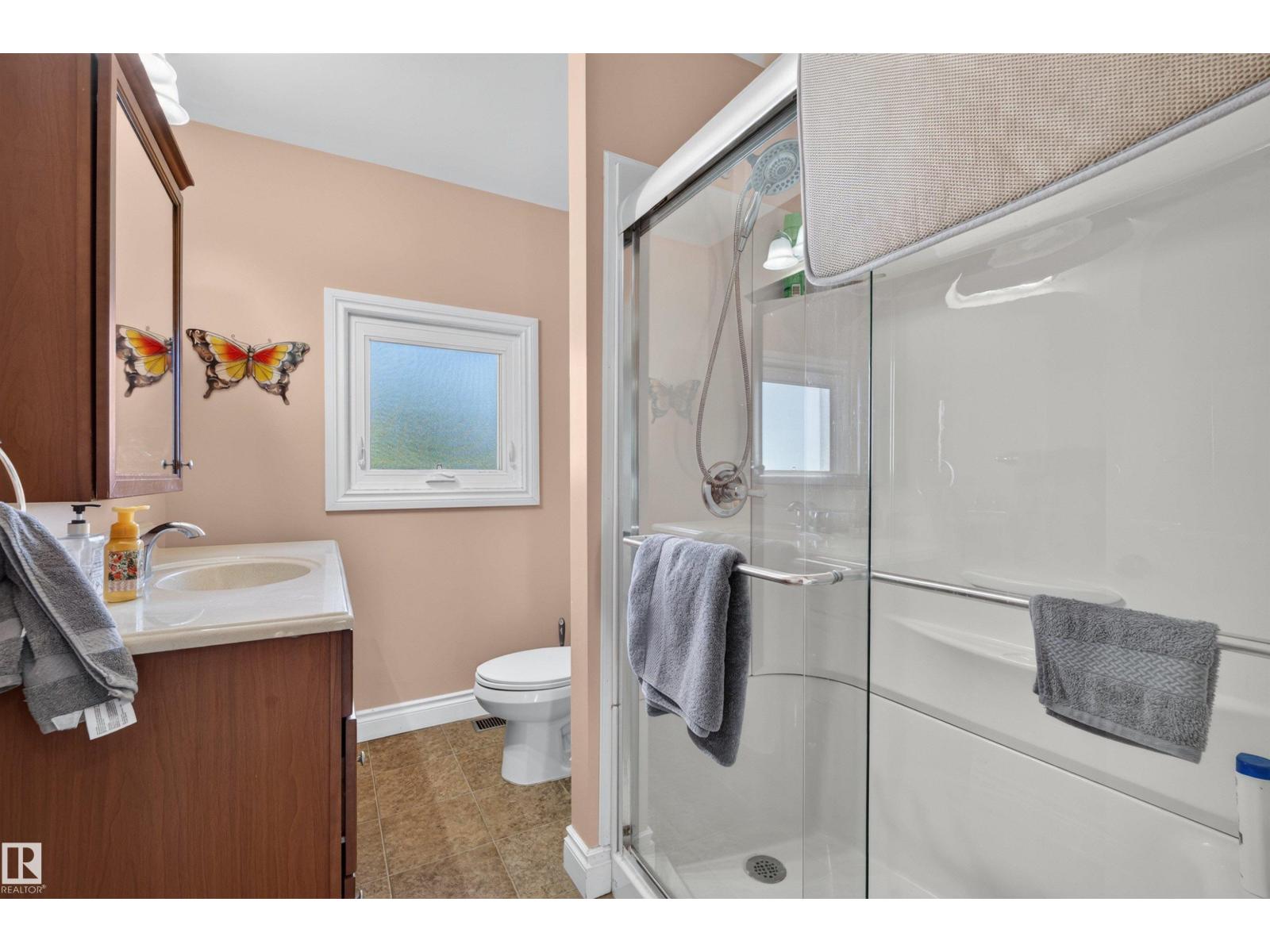 5404 52 Av Property Photo 16