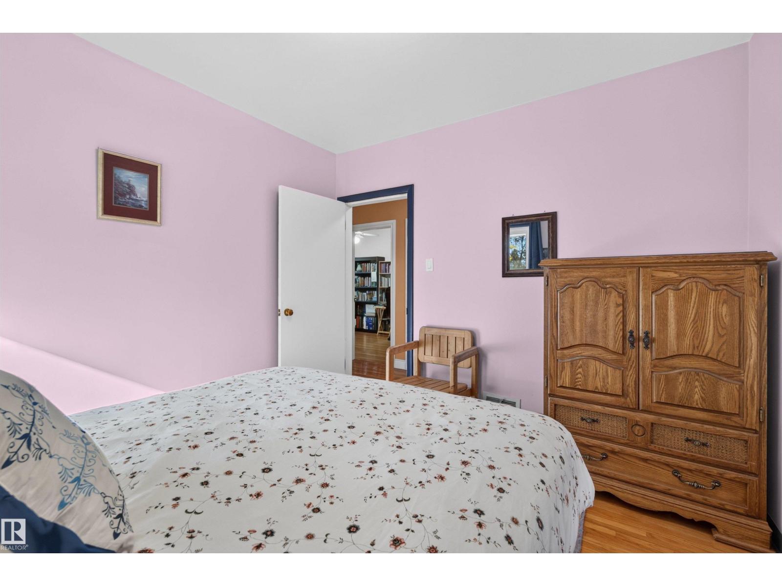 5404 52 Av Property Photo 18