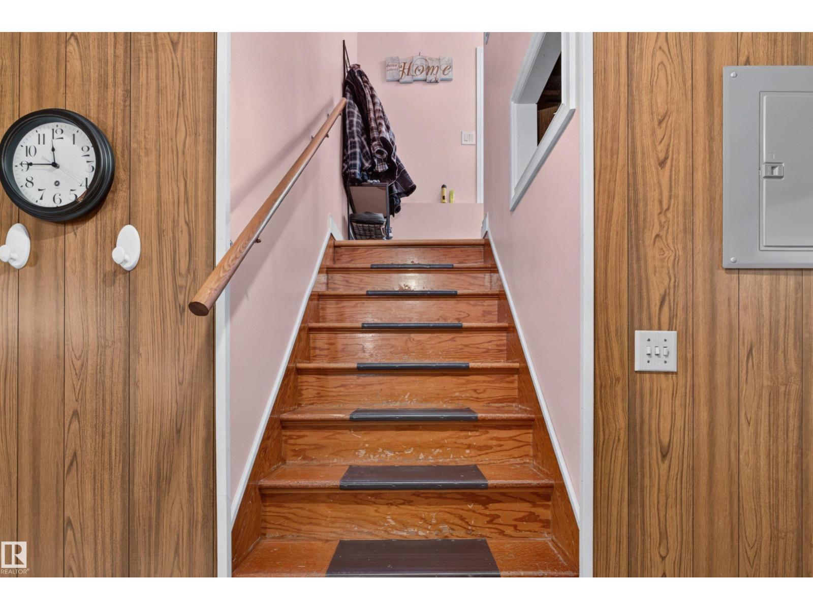 5404 52 Av Property Photo 21