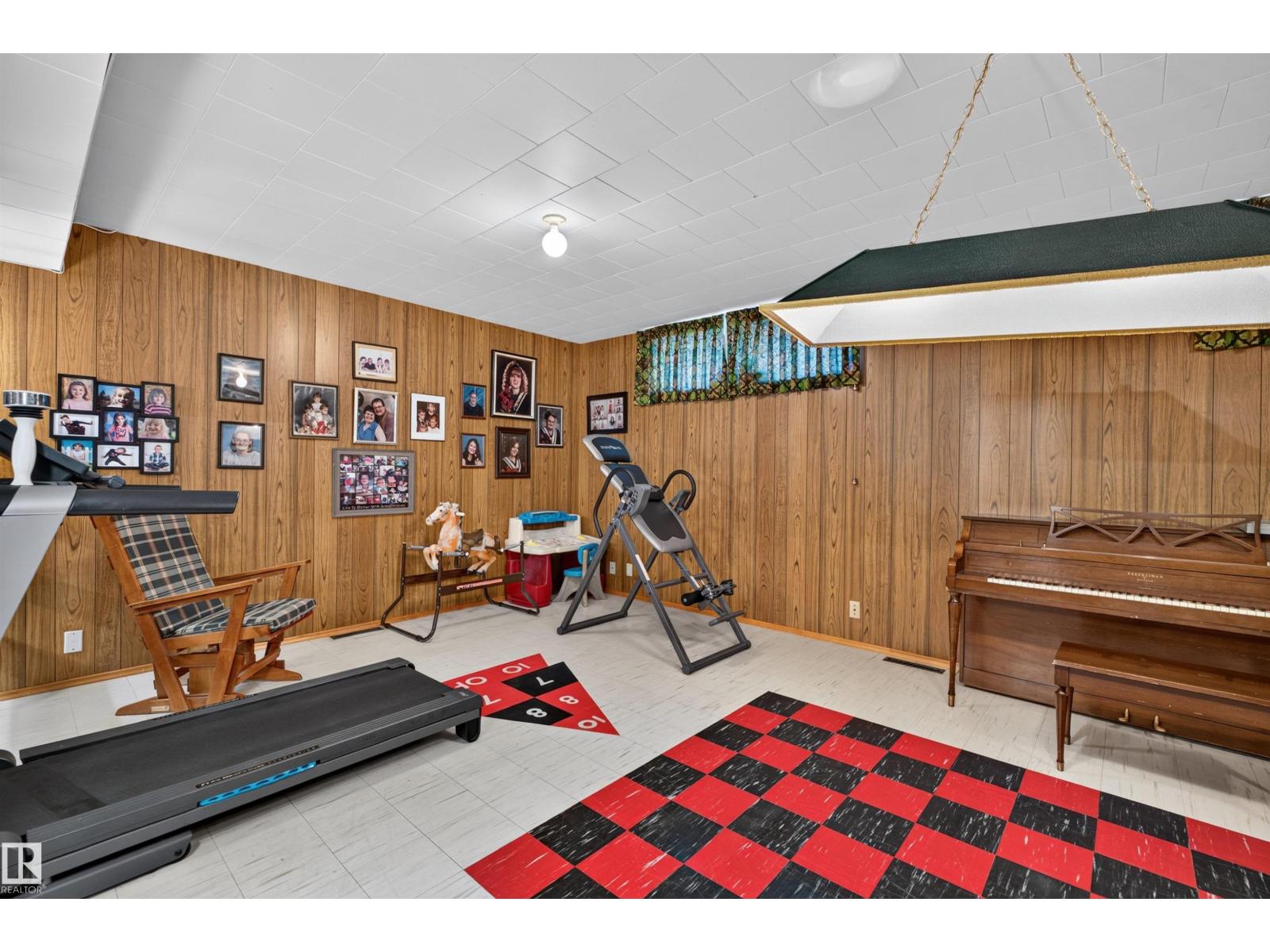 5404 52 Av Property Photo 24