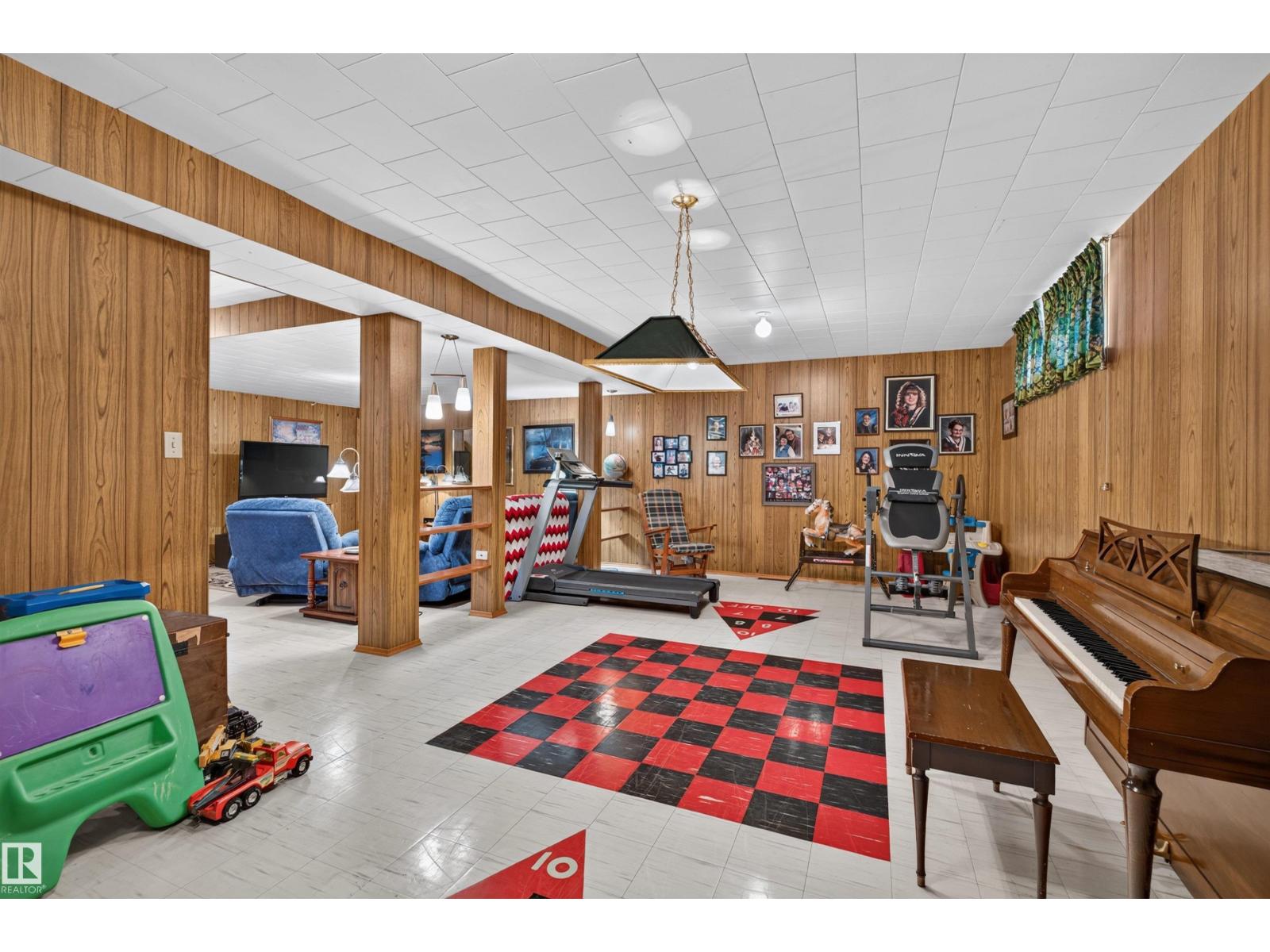 5404 52 Av Property Photo 25