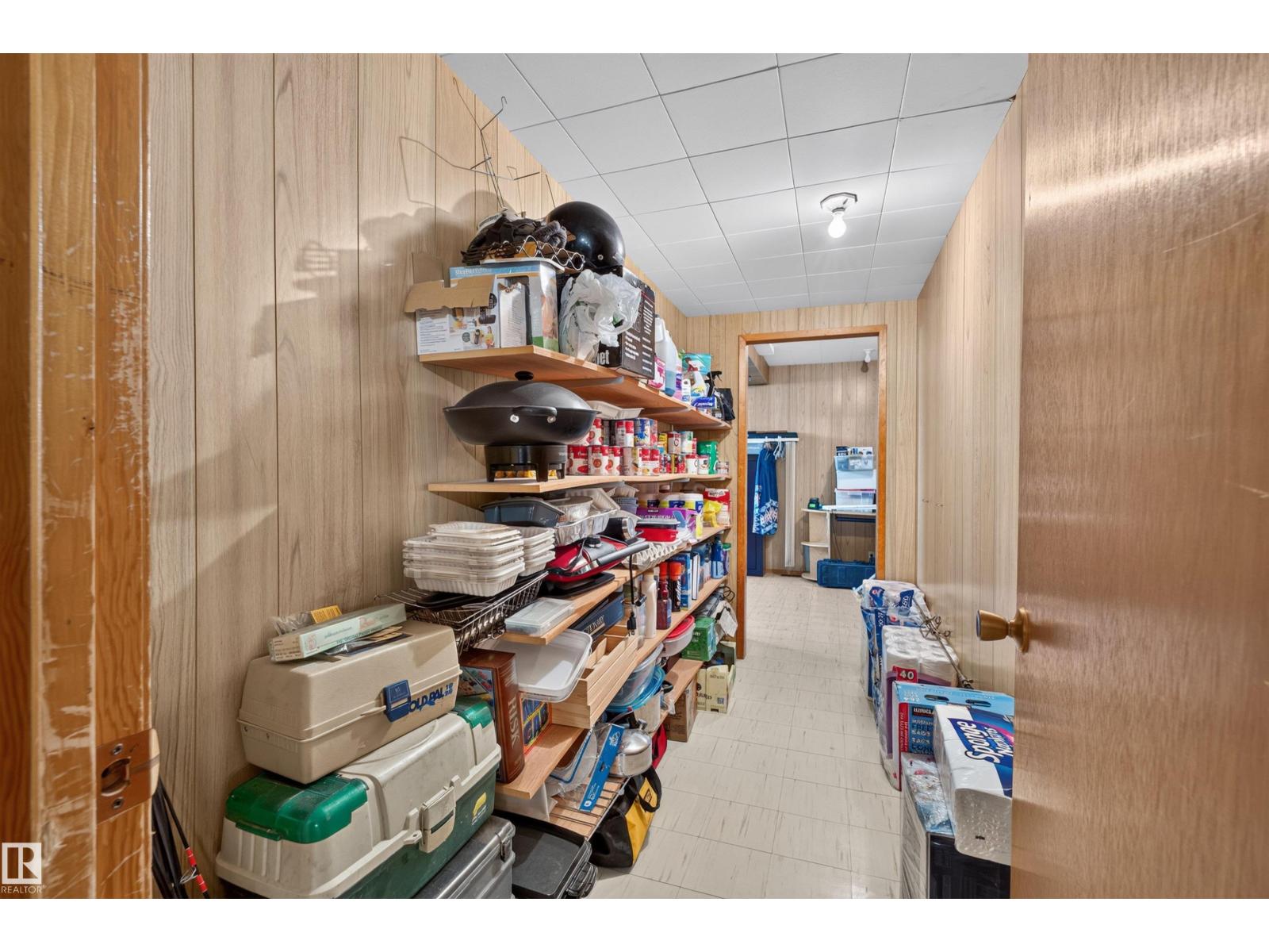 5404 52 Av Property Photo 28