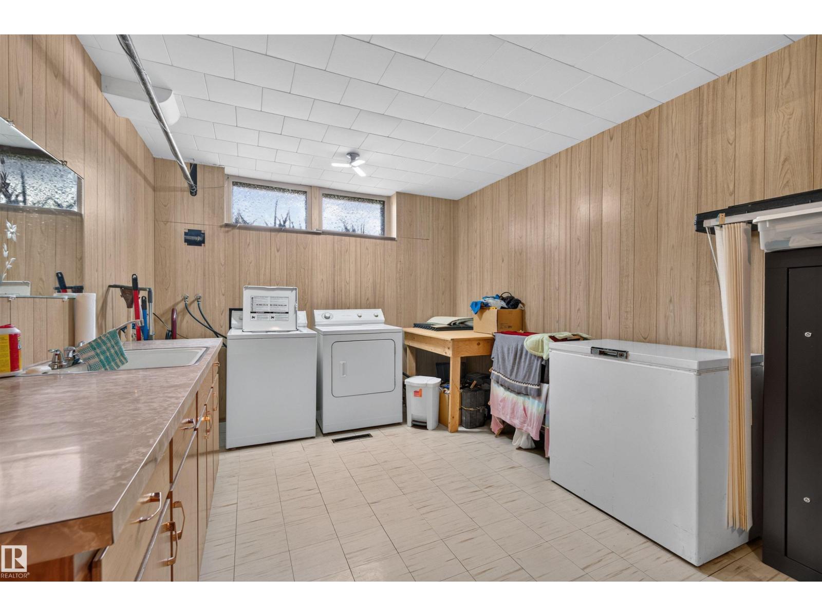 5404 52 Av Property Photo 29