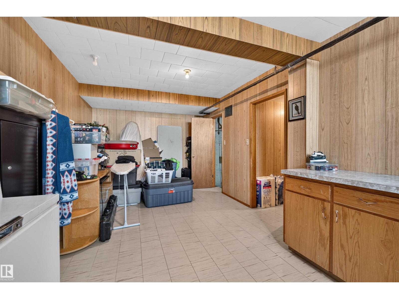 5404 52 Av Property Photo 30