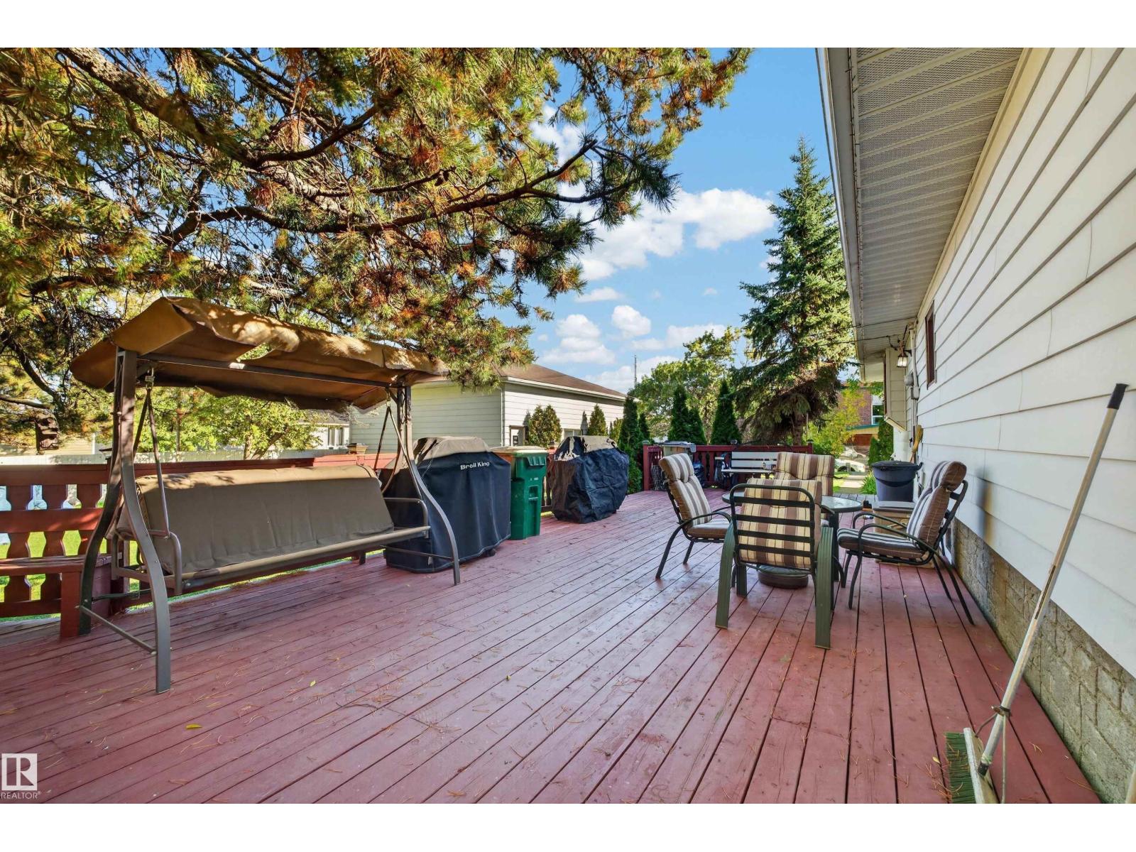 5404 52 Av Property Photo 34