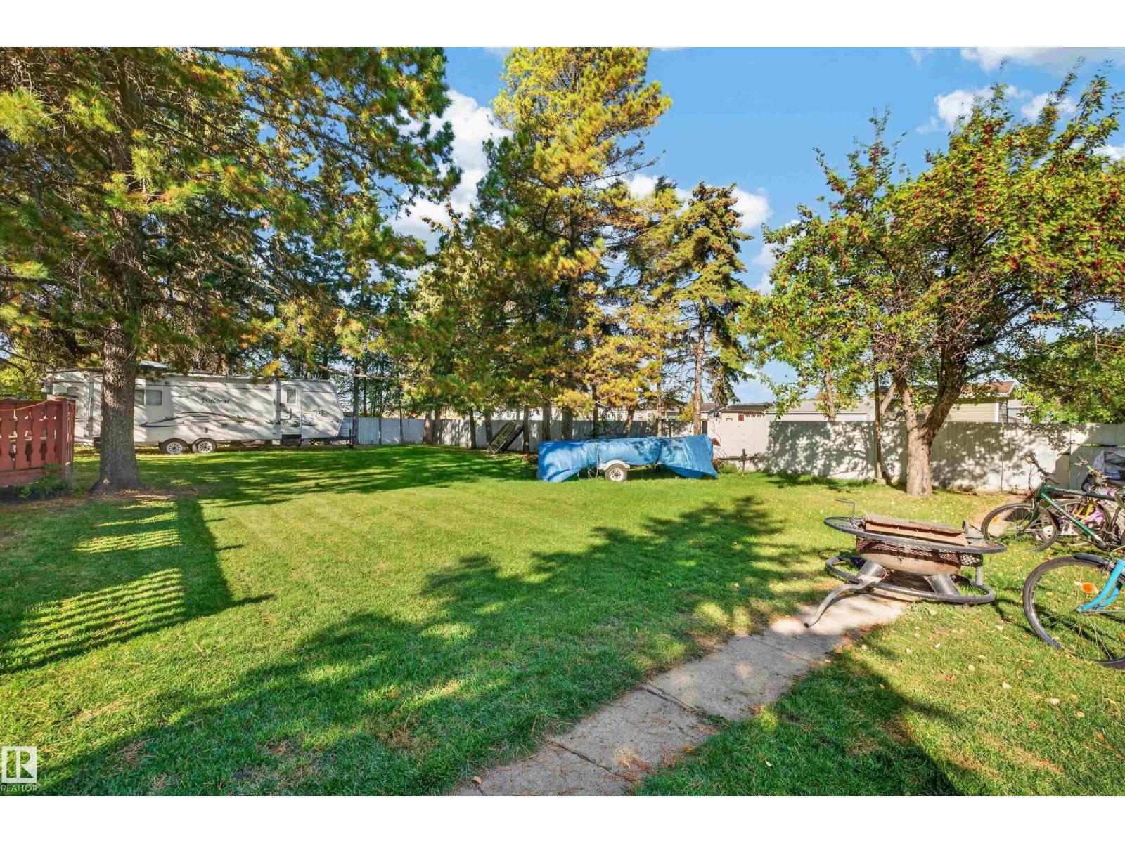 5404 52 Av Property Photo 35
