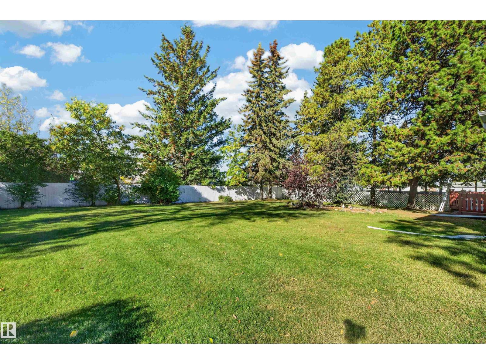 5404 52 Av Property Photo 38