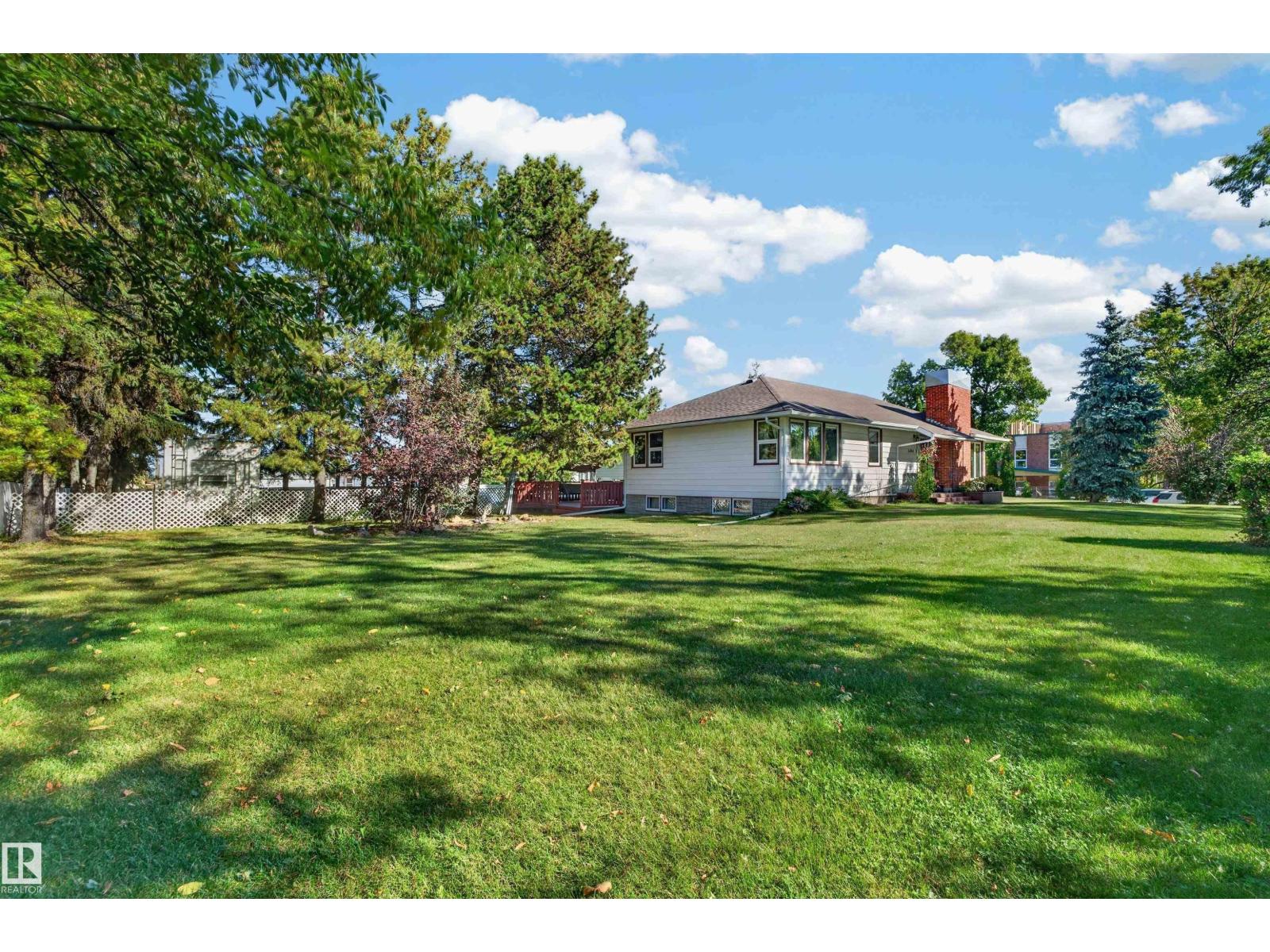 5404 52 Av Property Photo 39