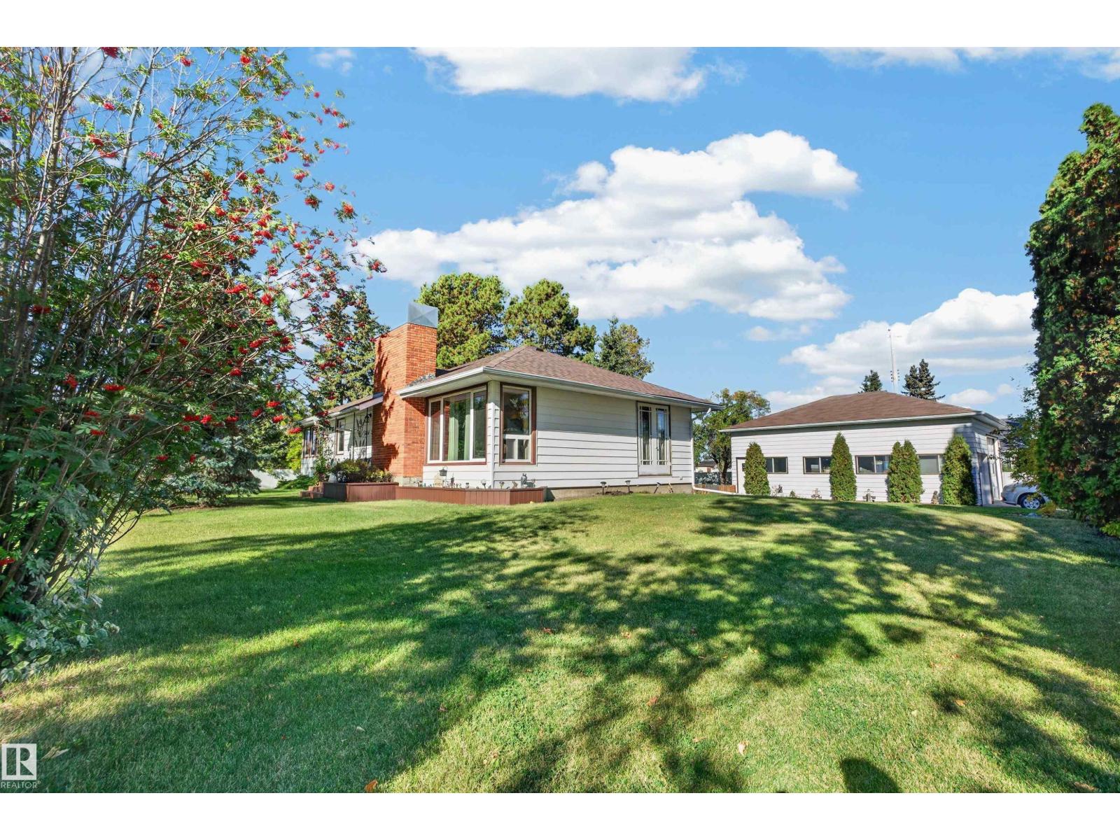 5404 52 Av Property Photo 40