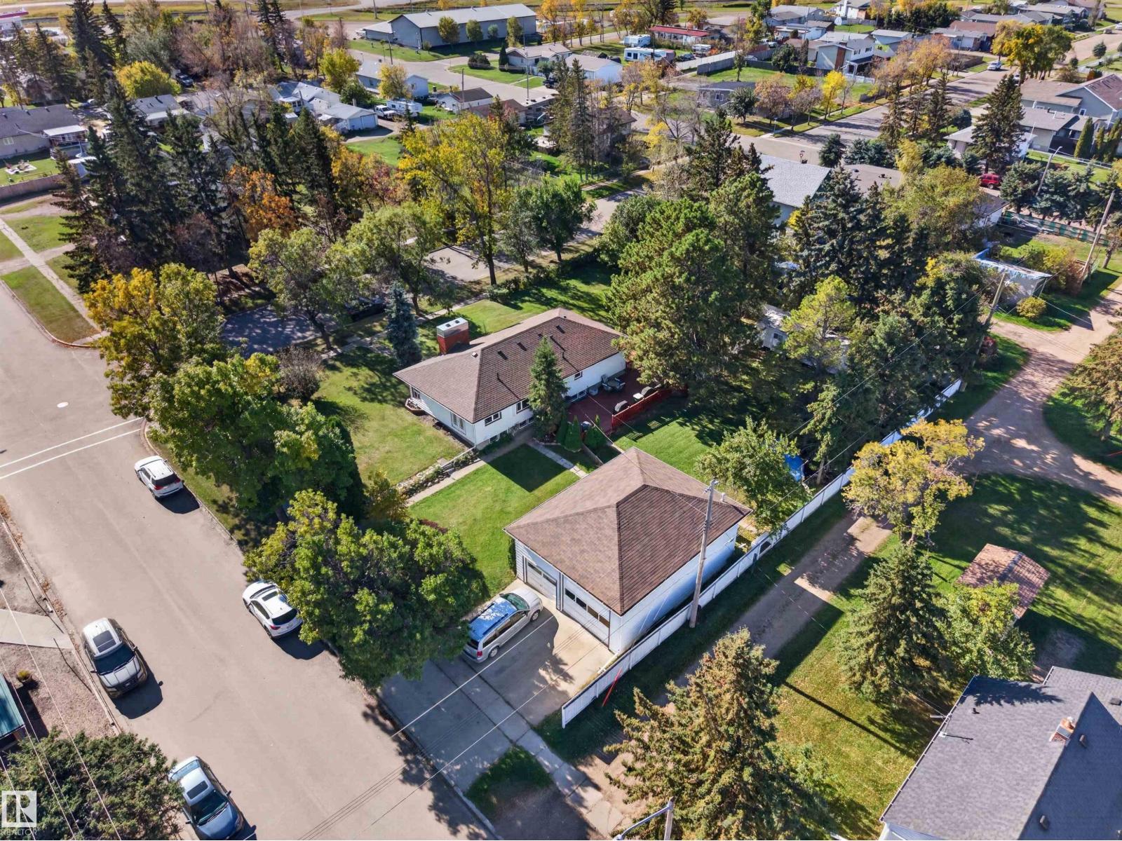 5404 52 Av Property Photo 44