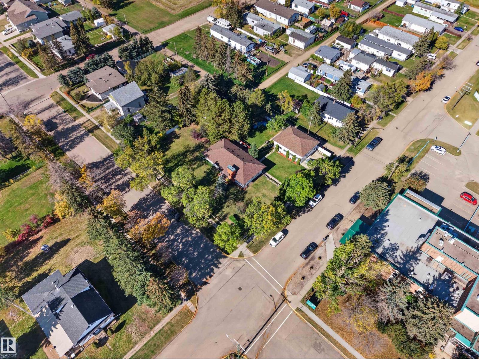5404 52 Av Property Photo 46