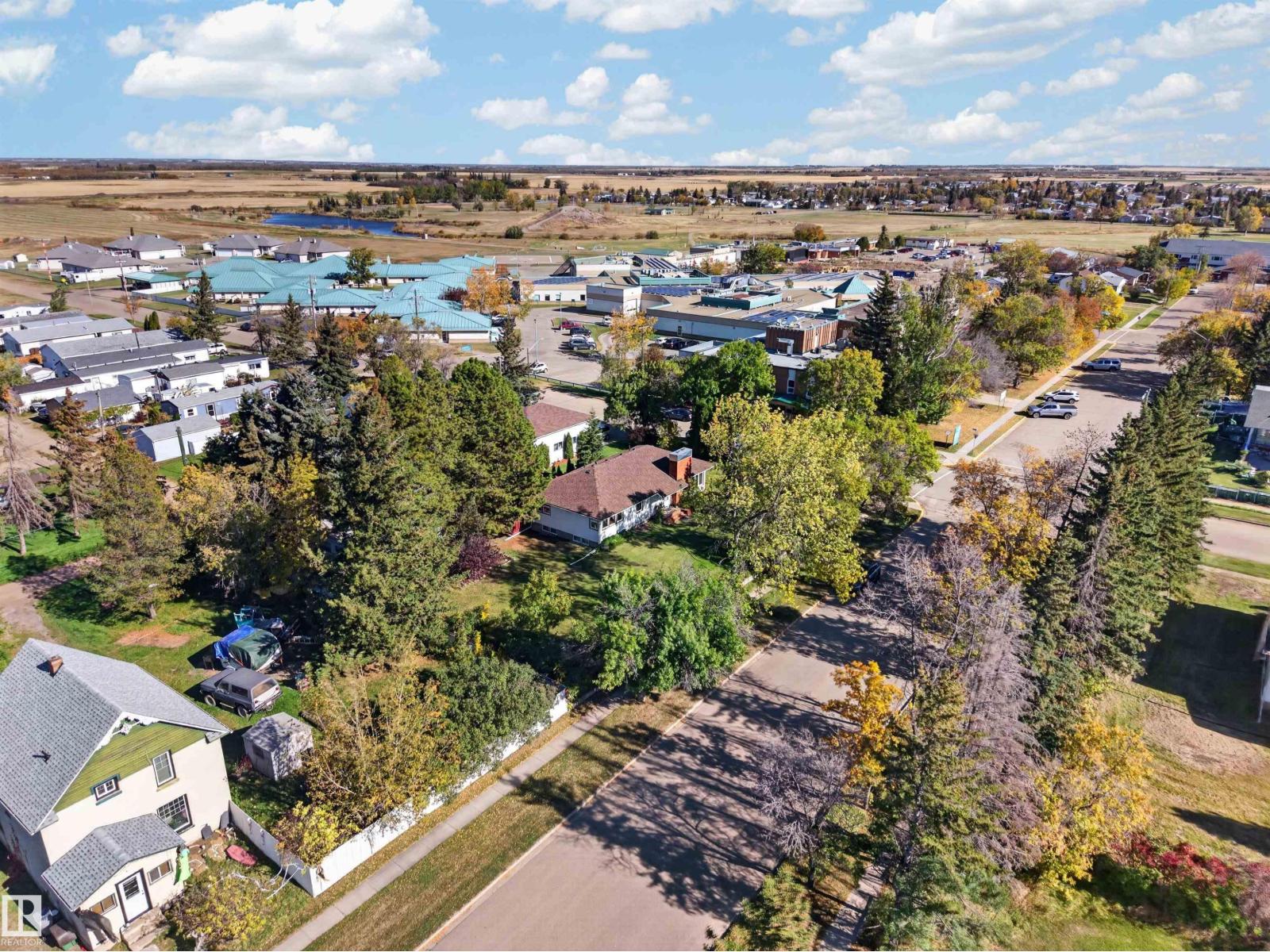 5404 52 Av Property Photo 47