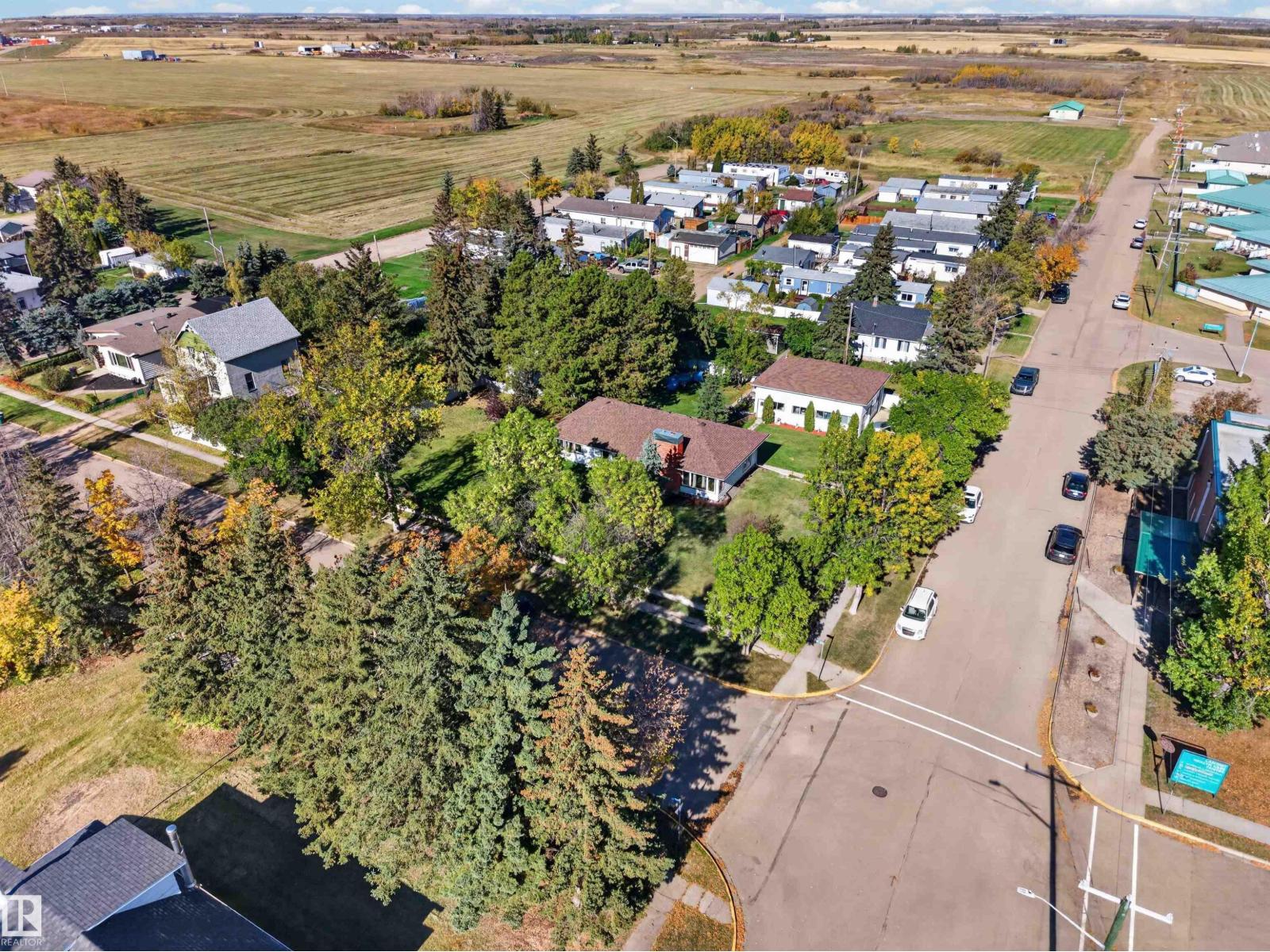 5404 52 Av Property Photo 48
