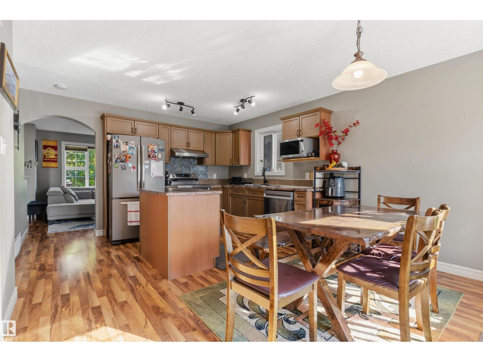 12035 18 Av Sw Property Photo 13