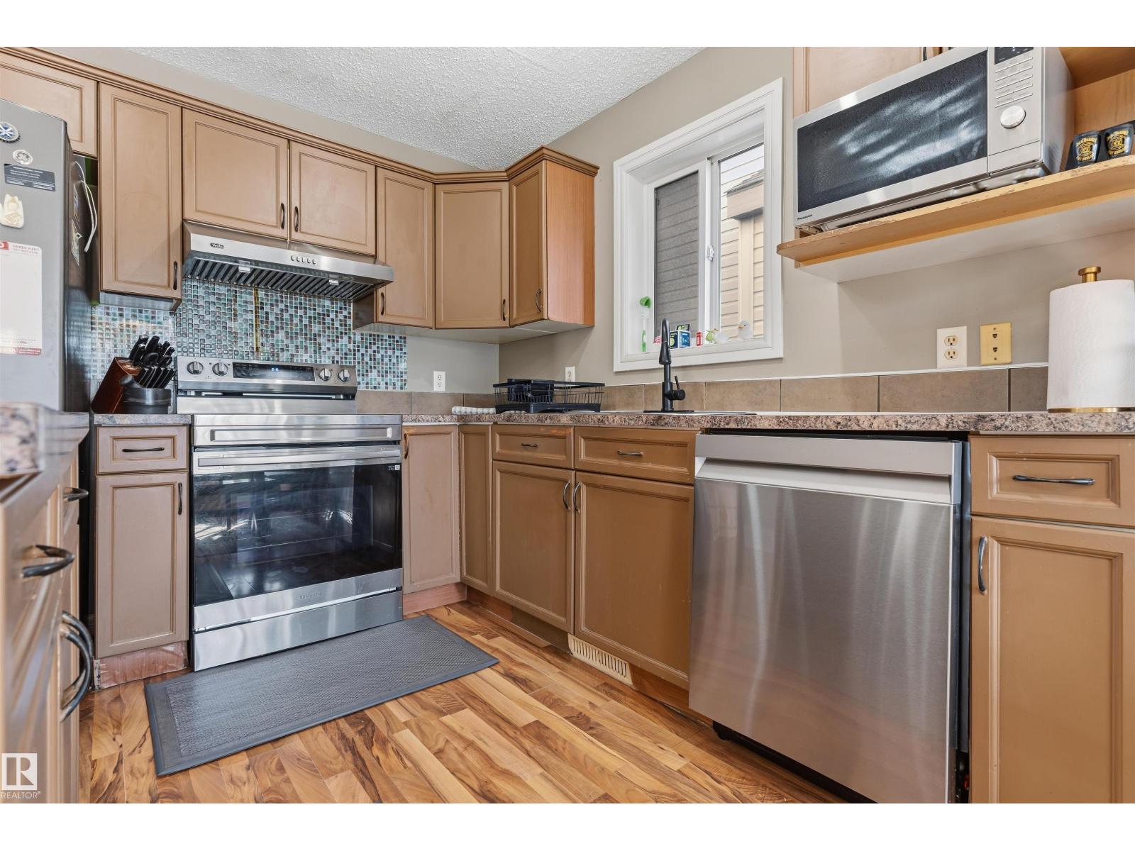 12035 18 Av Sw Property Photo 14