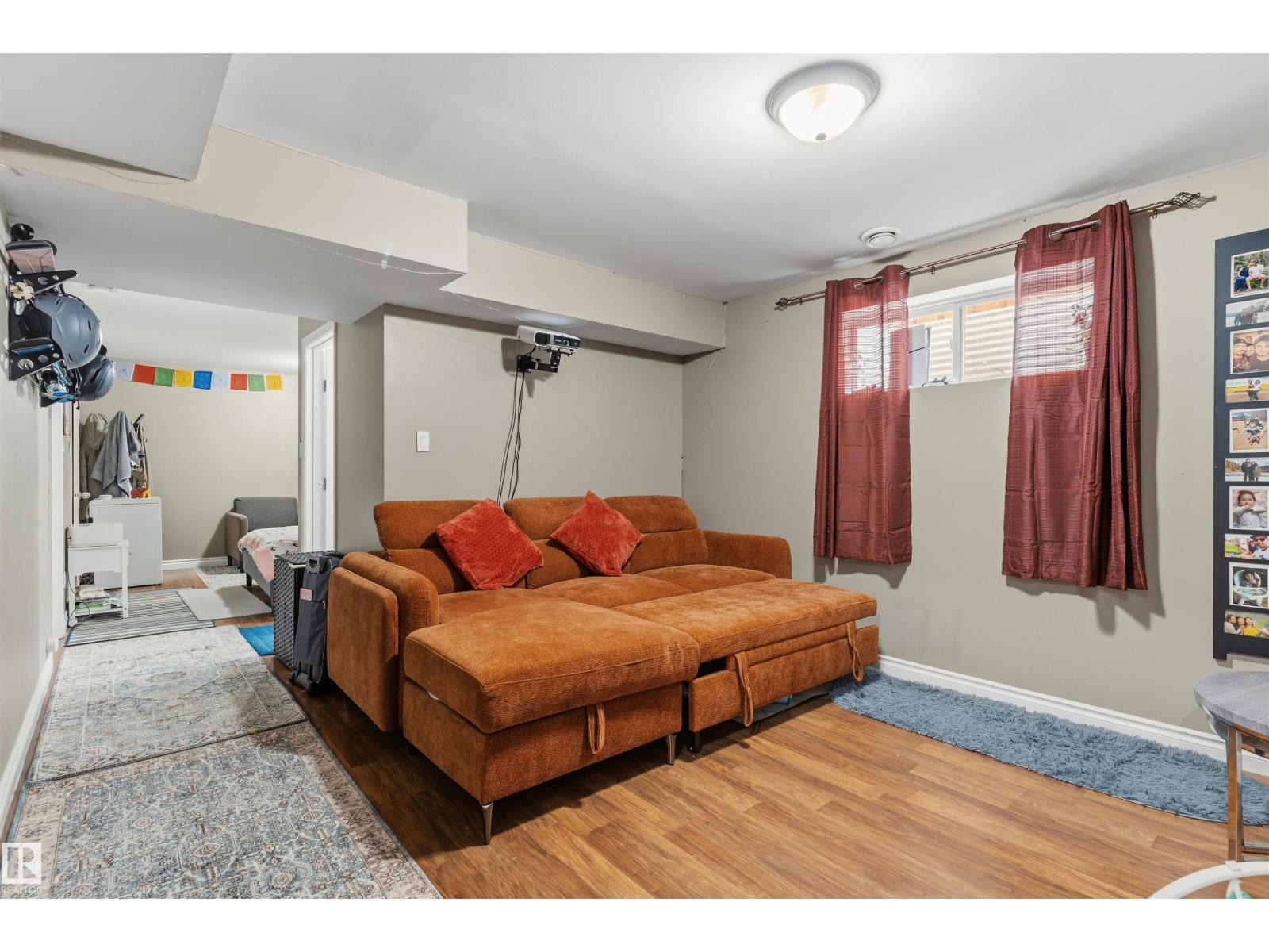 12035 18 Av Sw Property Photo 28