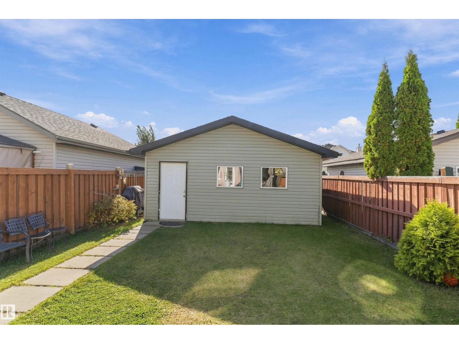 12035 18 Av Sw Property Photo 35