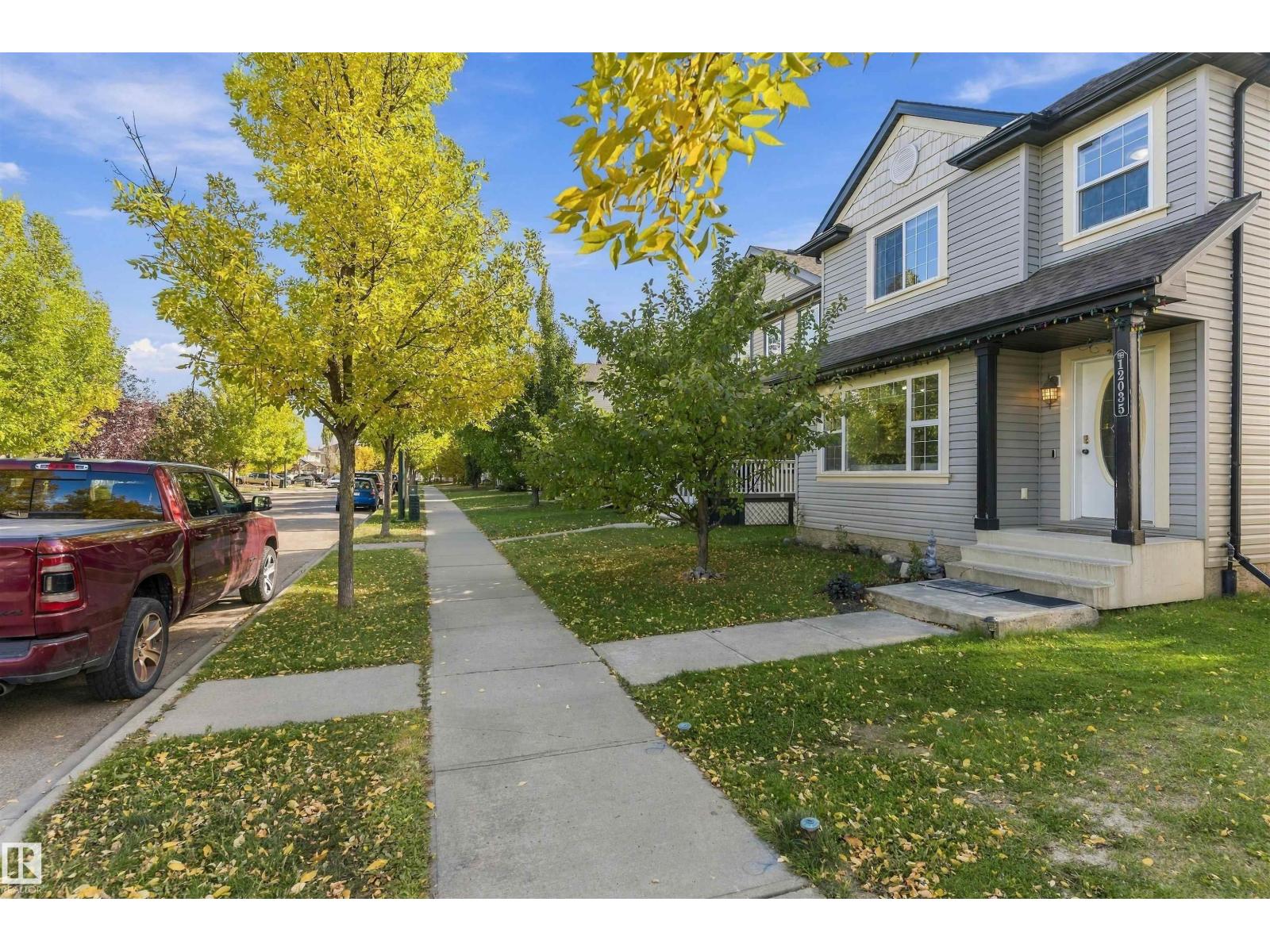 12035 18 Av Sw Property Photo 39