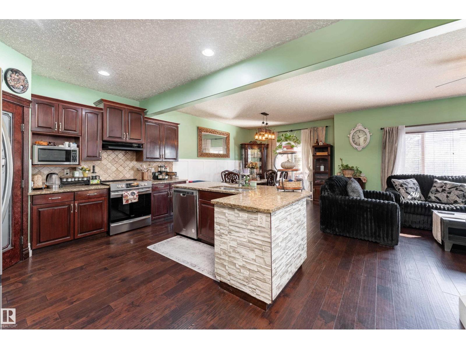 16613 58a St Nw Property Photo 3