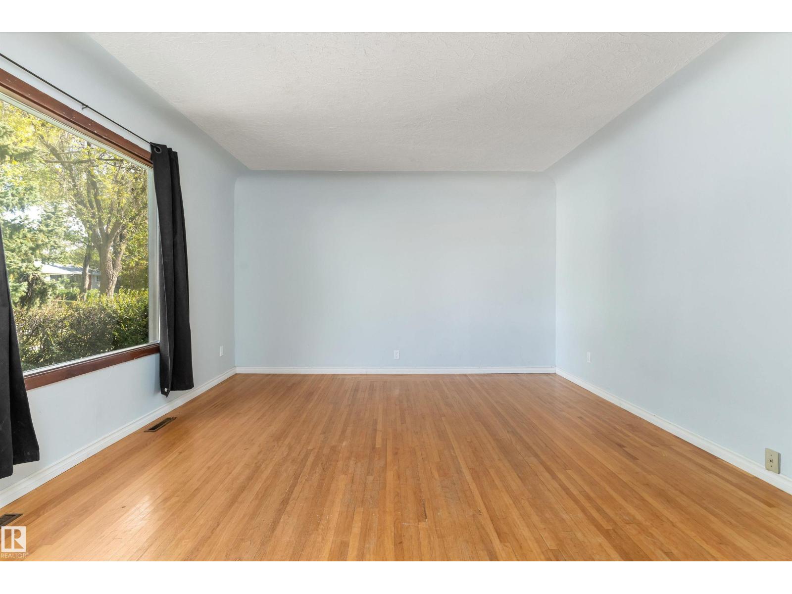 13003 Sherbrooke Av Nw Property Photo 4