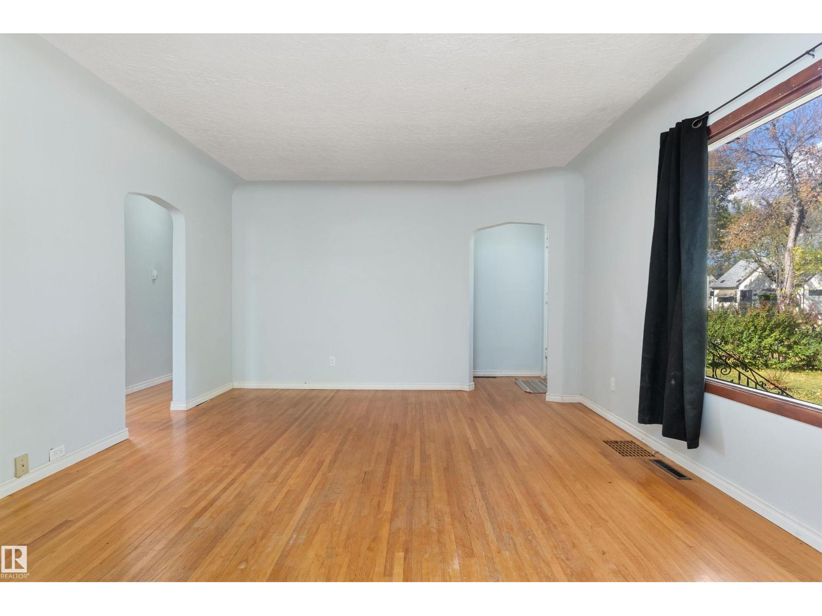13003 Sherbrooke Av Nw Property Photo 5