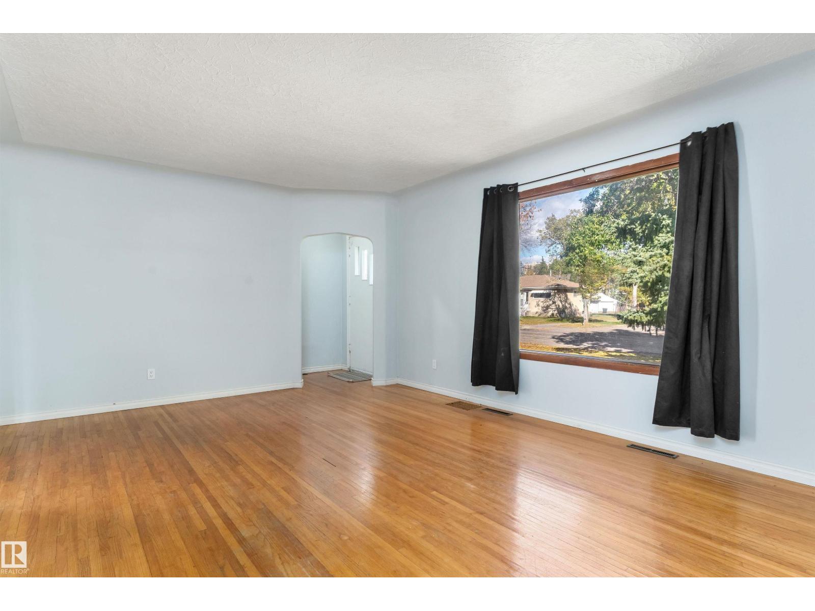 13003 Sherbrooke Av Nw Property Photo 6