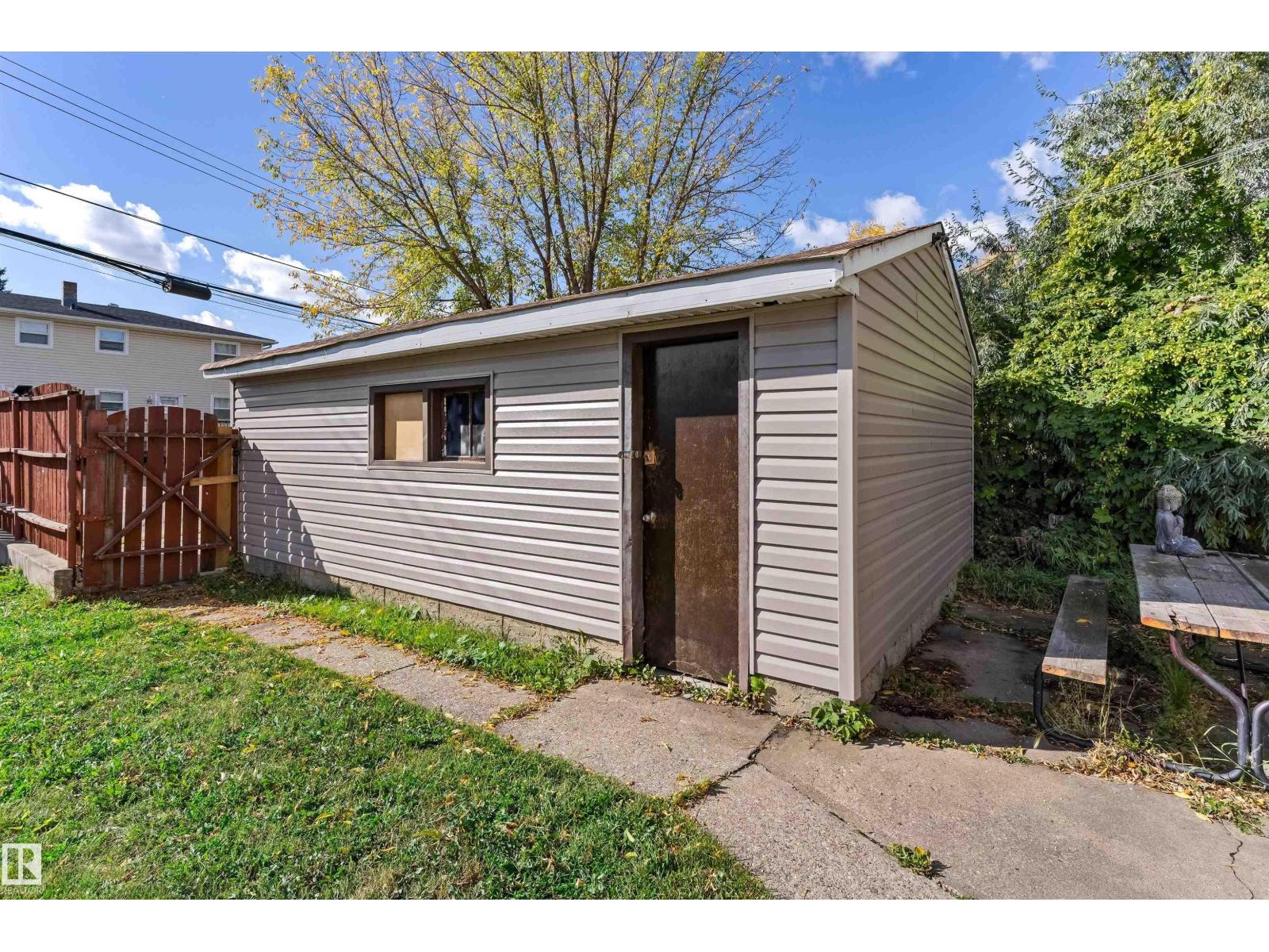13003 Sherbrooke Av Nw Property Photo 33