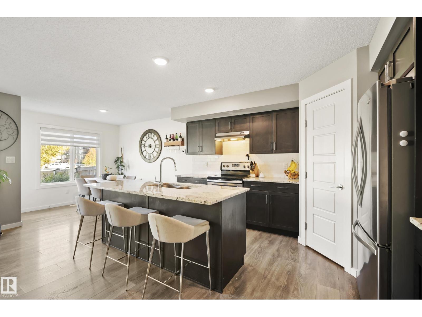 6520 59 Av Property Photo 4