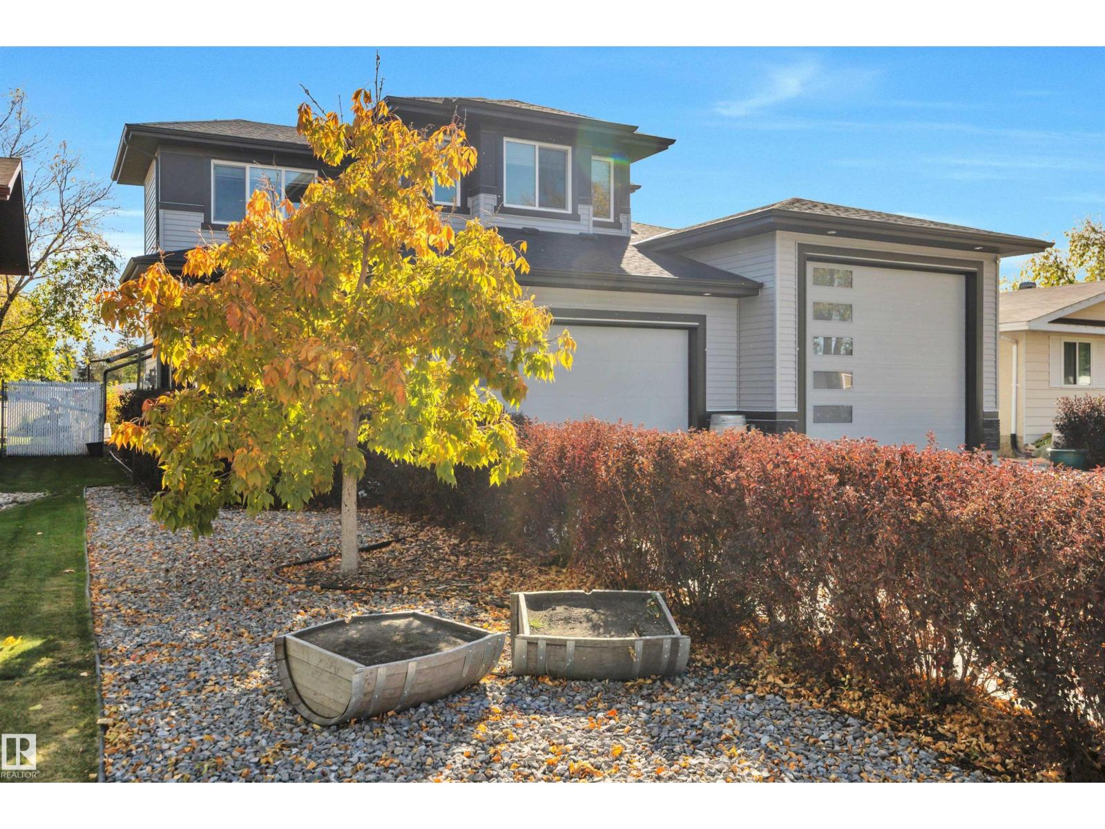 5109 57 Av Property Photo 2