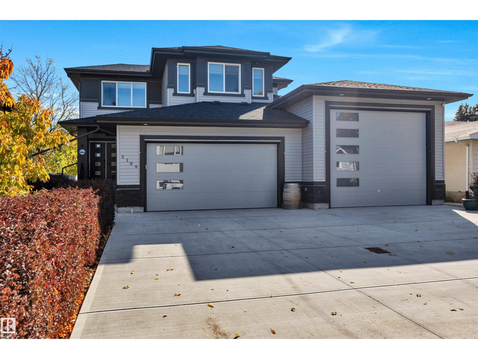 5109 57 Av Property Photo 3