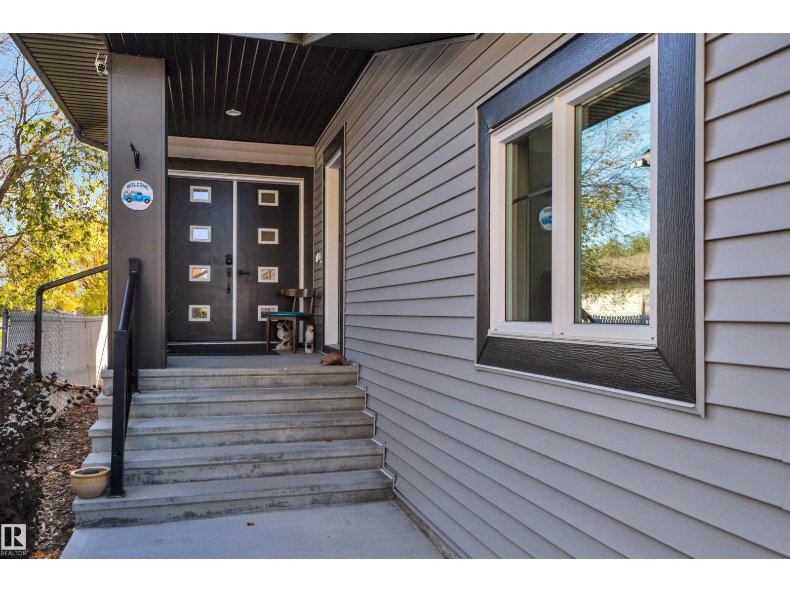 5109 57 Av Property Photo 4