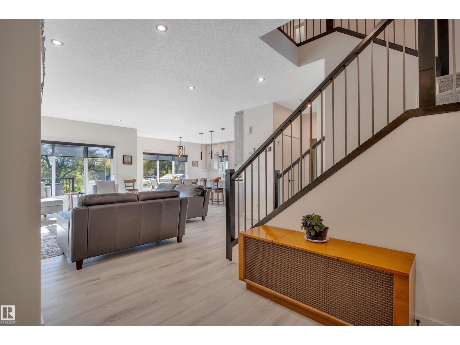 5109 57 Av Property Photo 8