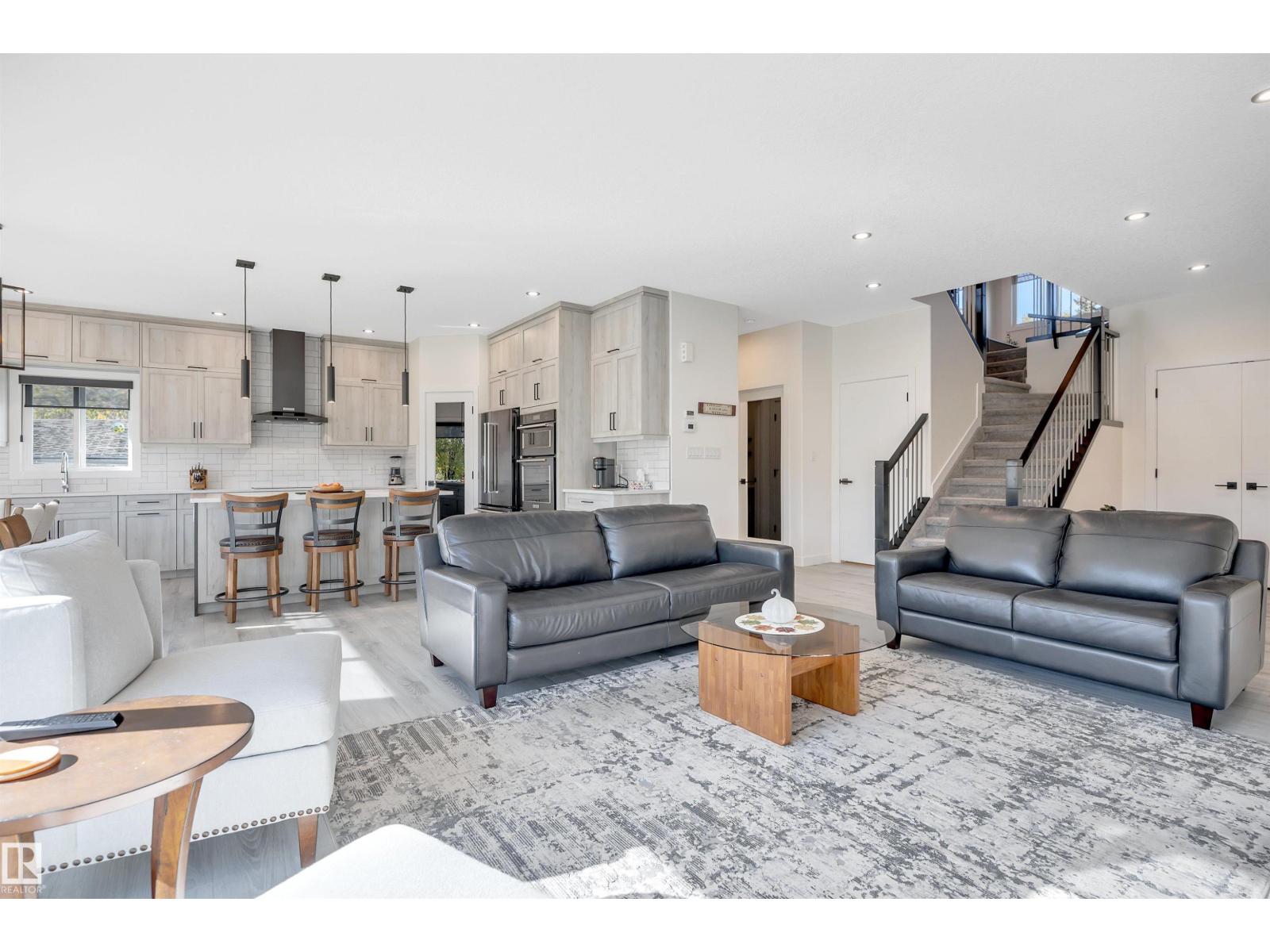 5109 57 Av Property Photo 11